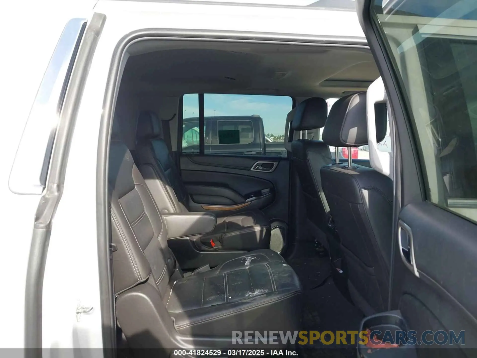 8 fotografías del automóvil dañado 1GKS1HKJ8KR378385 GMC YUKON XL 2019