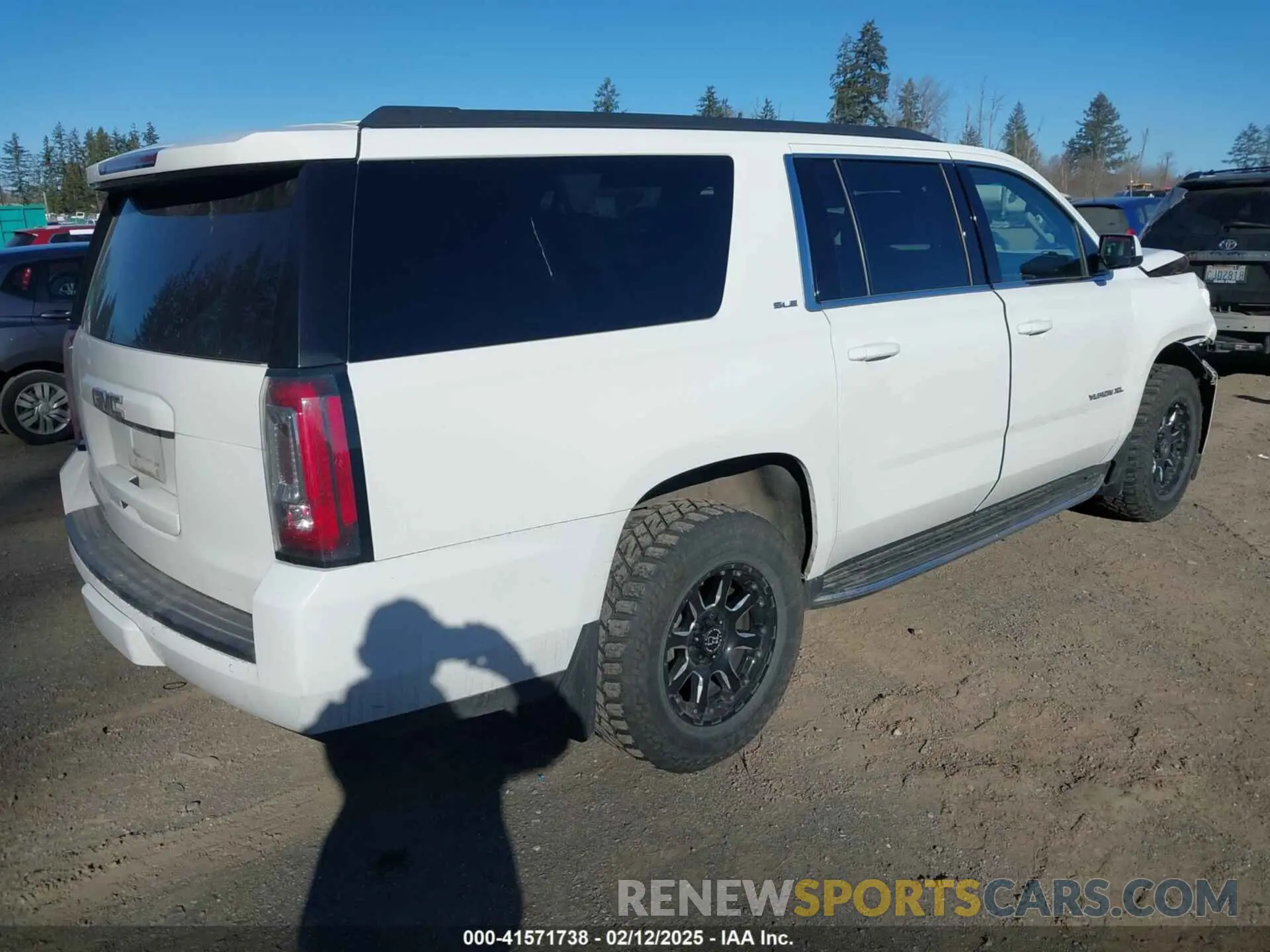 4 fotografías del automóvil dañado 1GKS2FKC9KR147823 GMC YUKON XL 2019