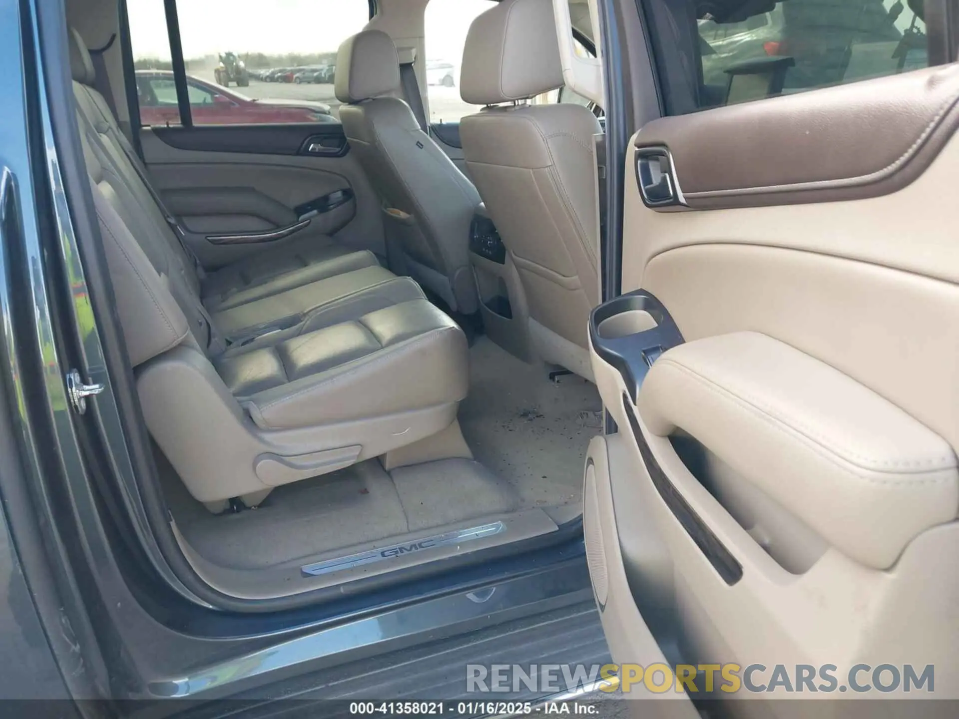 8 fotografías del automóvil dañado 1GKS2GKC2KR313251 GMC YUKON XL 2019