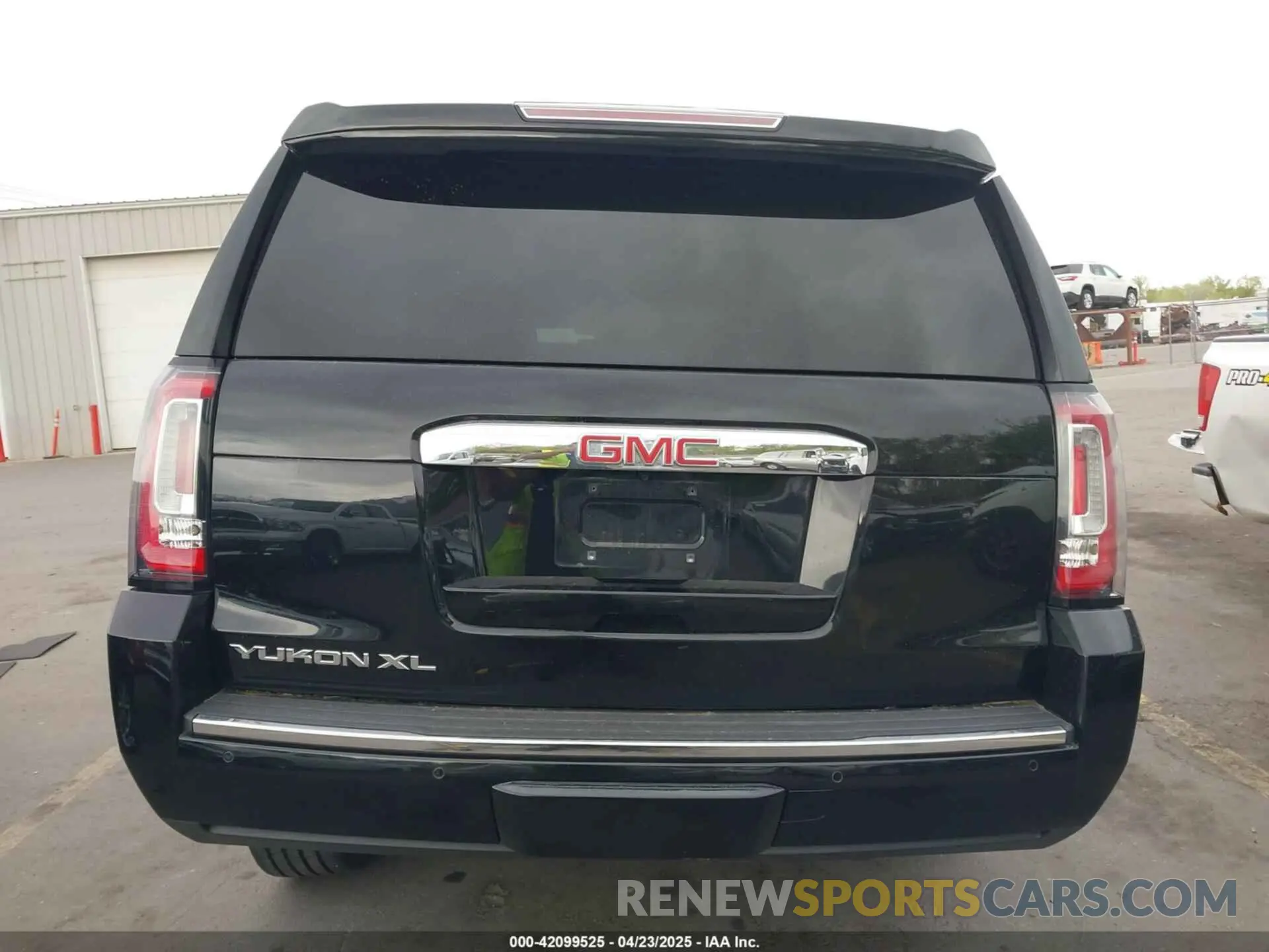 16 fotografías del automóvil dañado 1GKS2HKJ7KR390685 GMC YUKON XL 2019