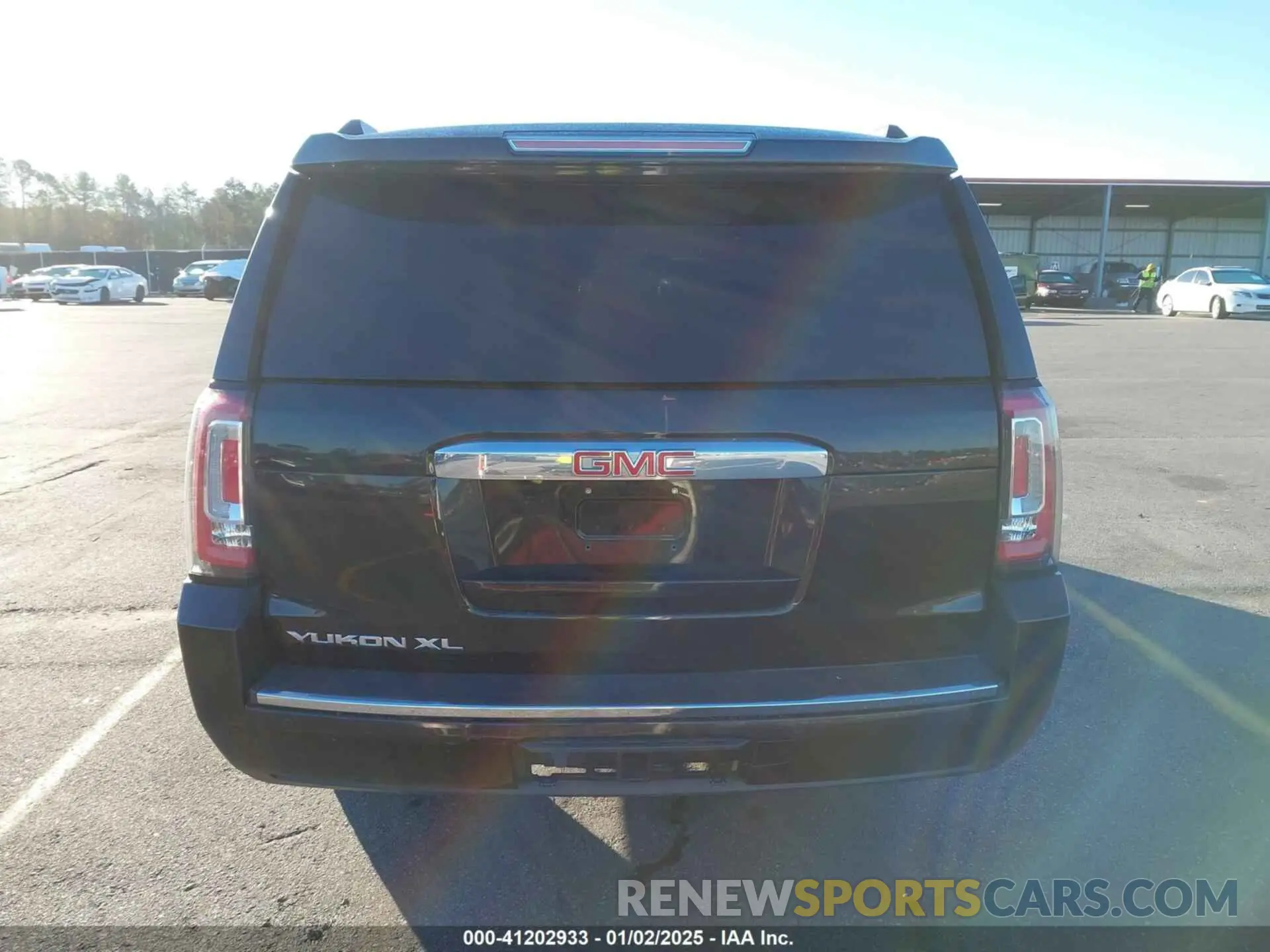 15 fotografías del automóvil dañado 1GKS2HKJ9KR152434 GMC YUKON XL 2019