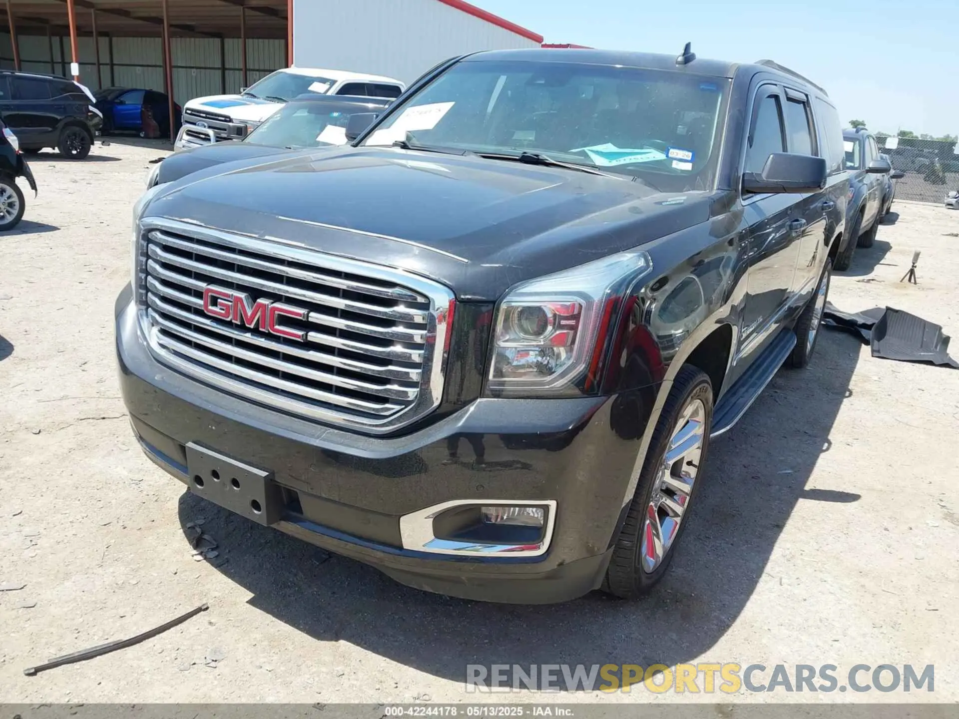 2 fotografías del automóvil dañado 1GKS2GKC4LR165735 GMC YUKON XL 2020