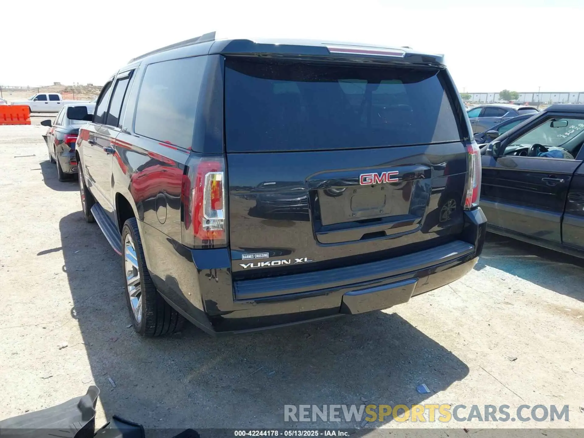 3 fotografías del automóvil dañado 1GKS2GKC4LR165735 GMC YUKON XL 2020