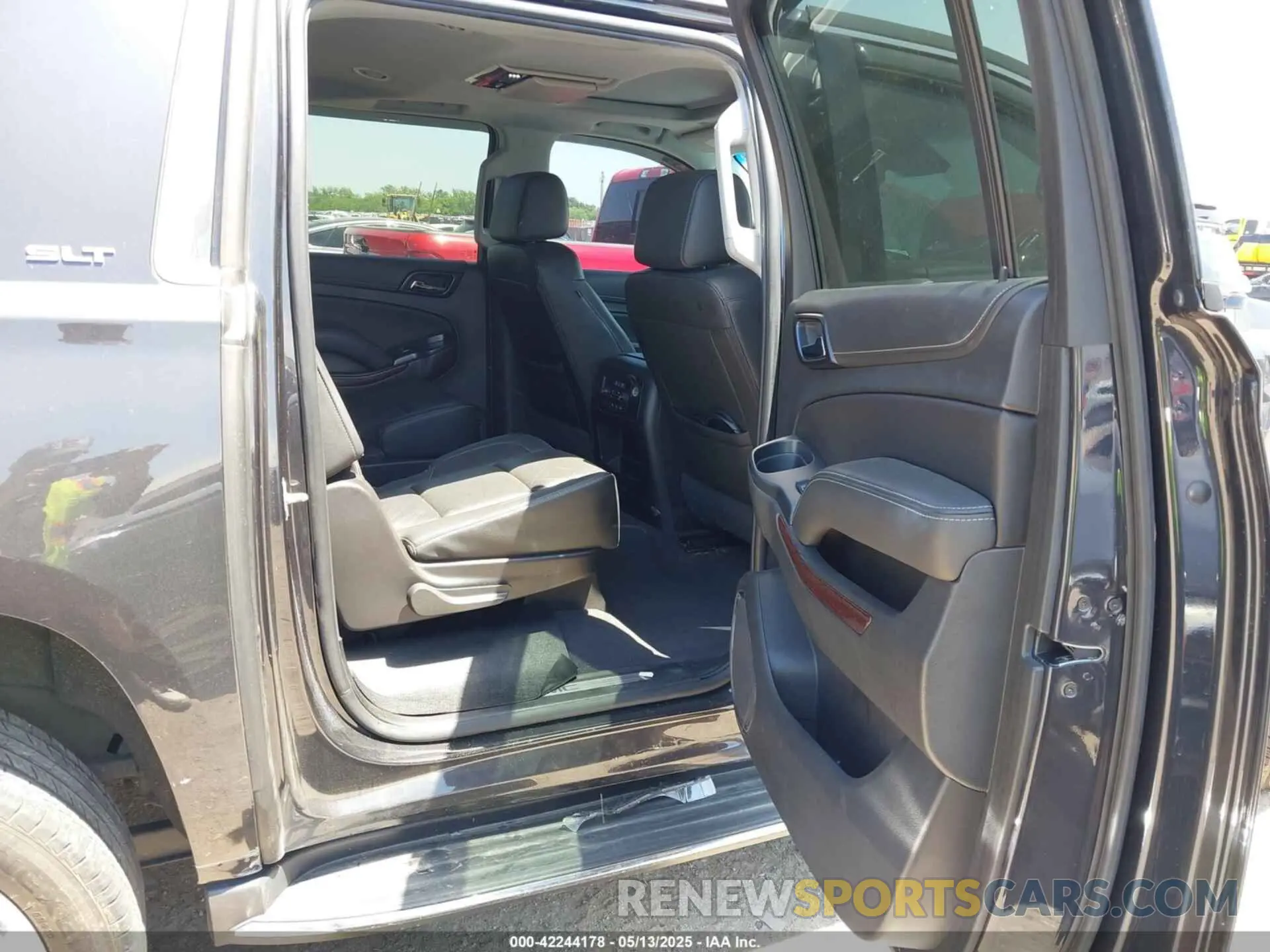 8 fotografías del automóvil dañado 1GKS2GKC4LR165735 GMC YUKON XL 2020