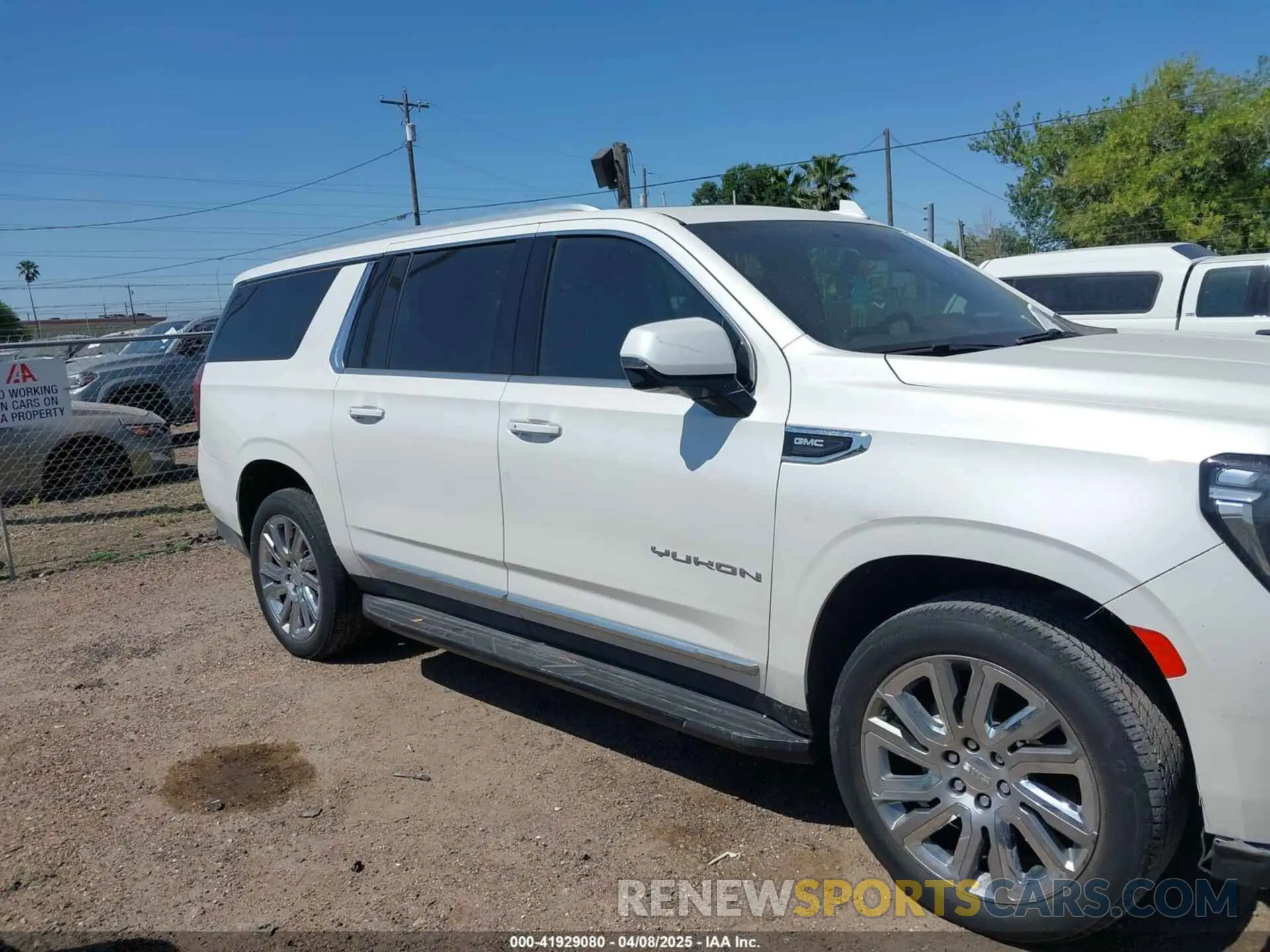 13 fotografías del automóvil dañado 1GKS1GKD2MR400548 GMC YUKON XL 2021
