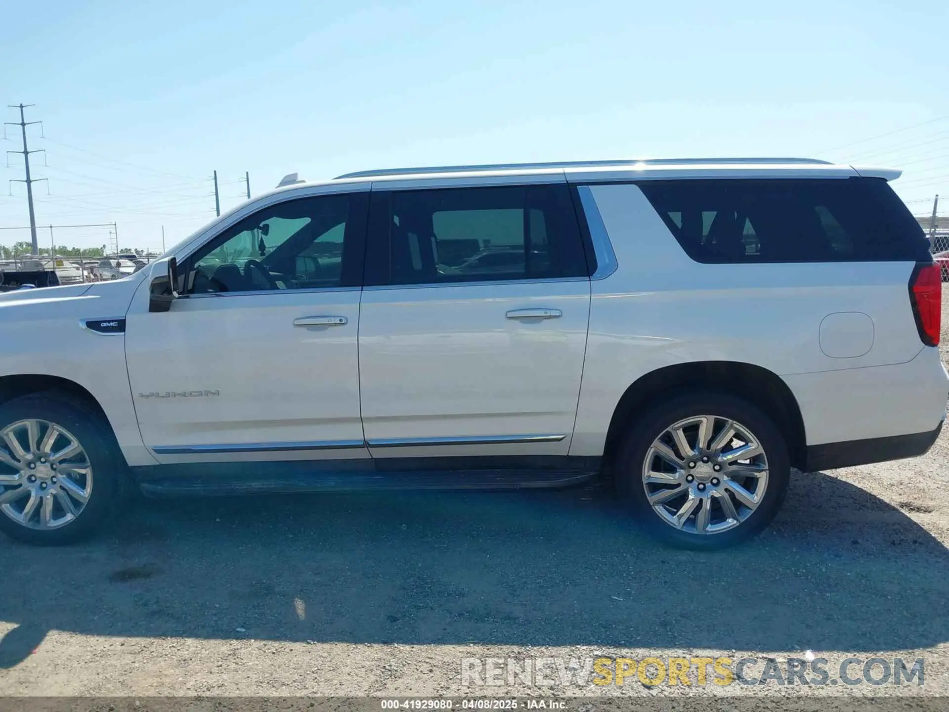14 fotografías del automóvil dañado 1GKS1GKD2MR400548 GMC YUKON XL 2021