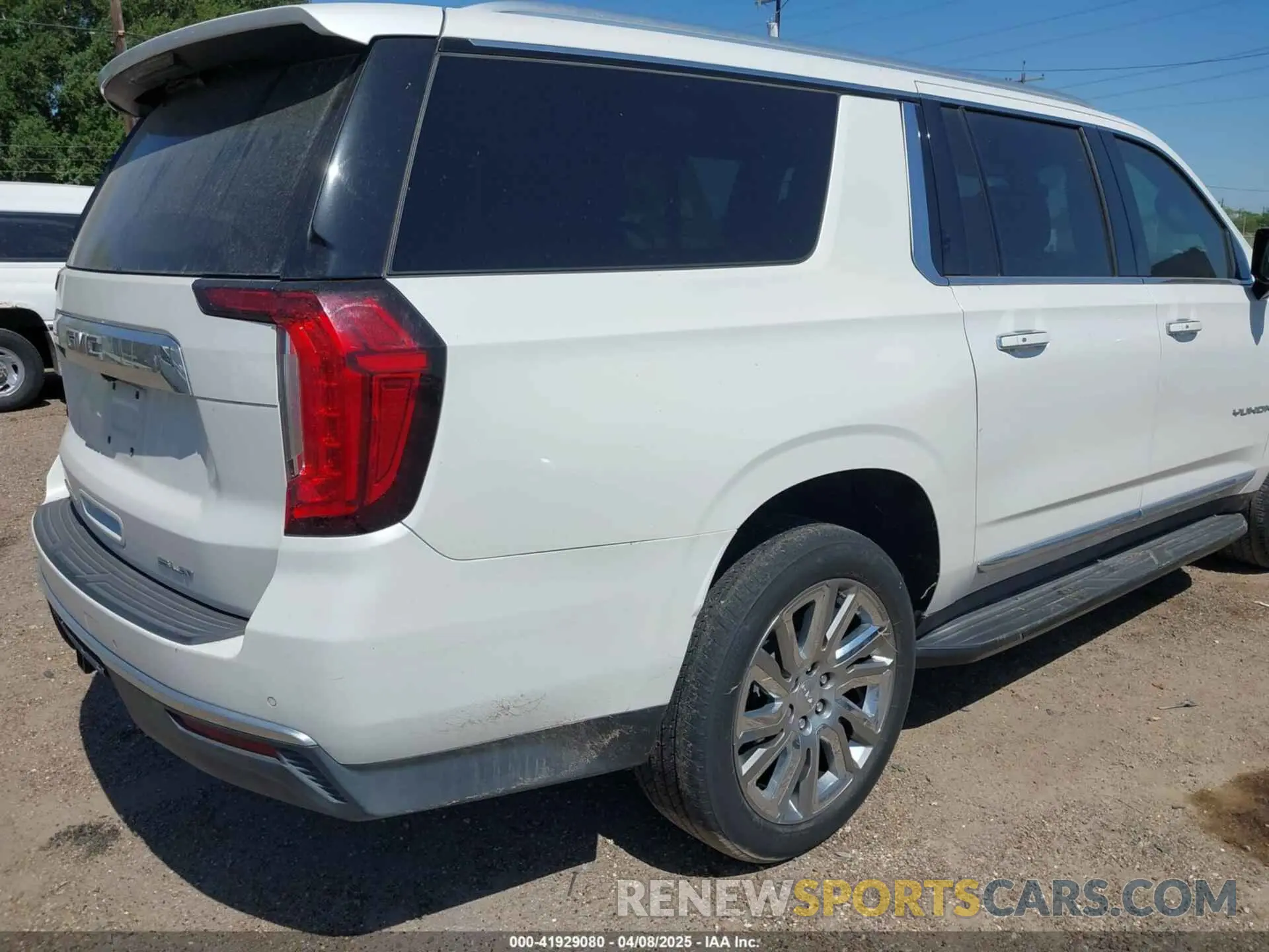 4 fotografías del automóvil dañado 1GKS1GKD2MR400548 GMC YUKON XL 2021