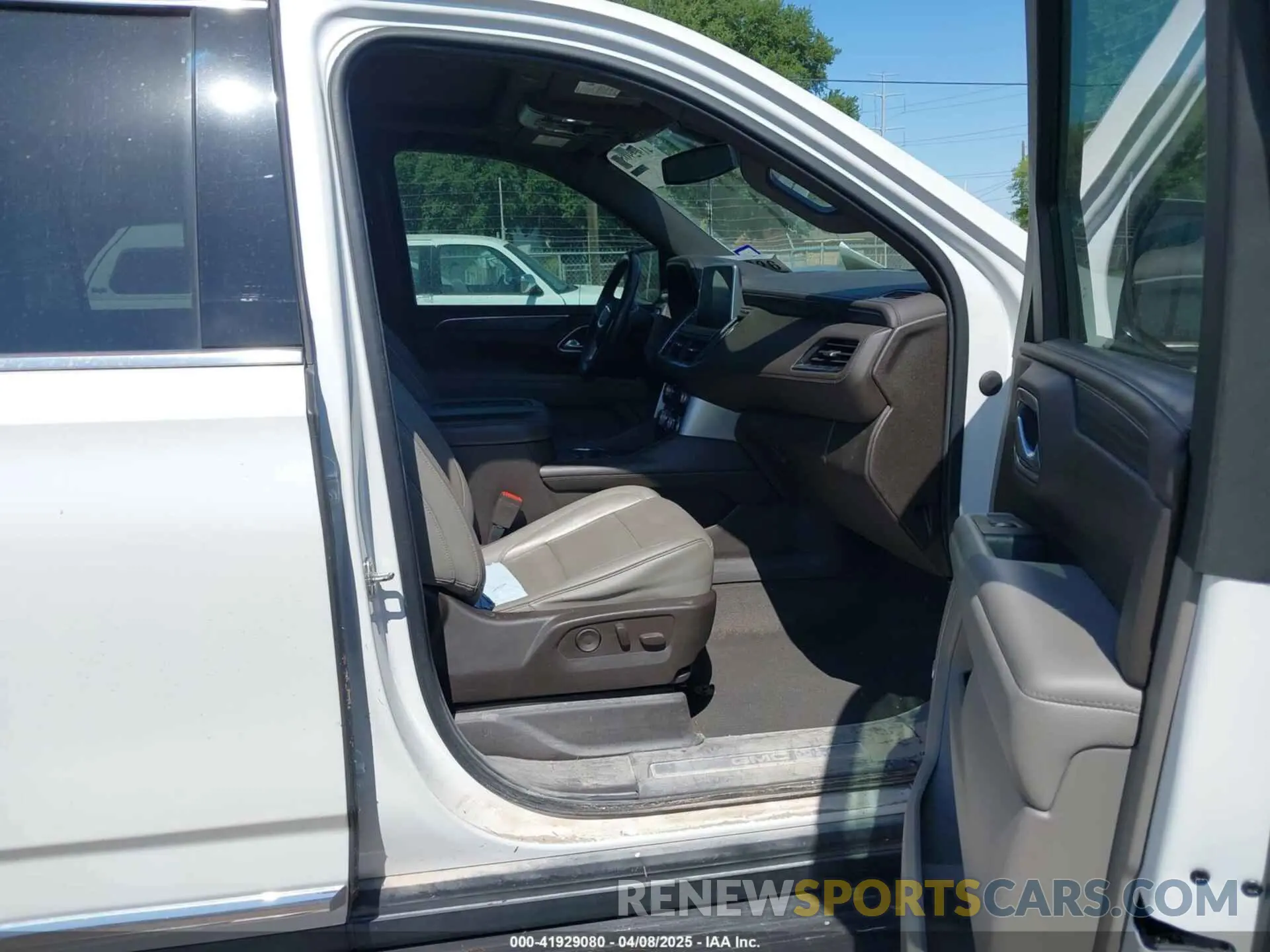 5 fotografías del automóvil dañado 1GKS1GKD2MR400548 GMC YUKON XL 2021