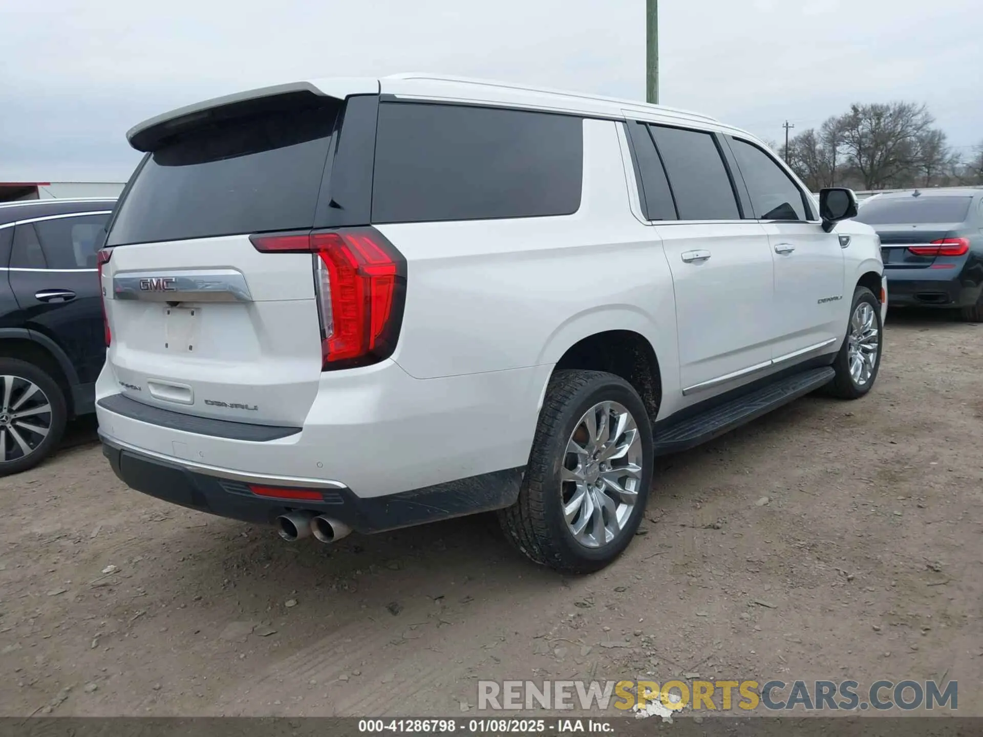 4 fotografías del automóvil dañado 1GKS1JKLXMR438811 GMC YUKON XL 2021
