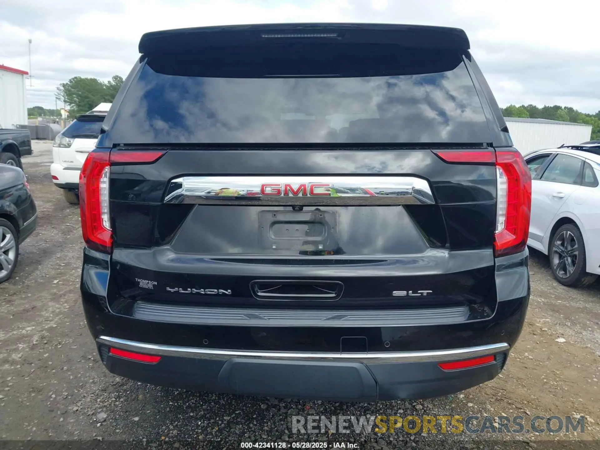 16 fotografías del automóvil dañado 1GKS2GKD3MR148175 GMC YUKON XL 2021