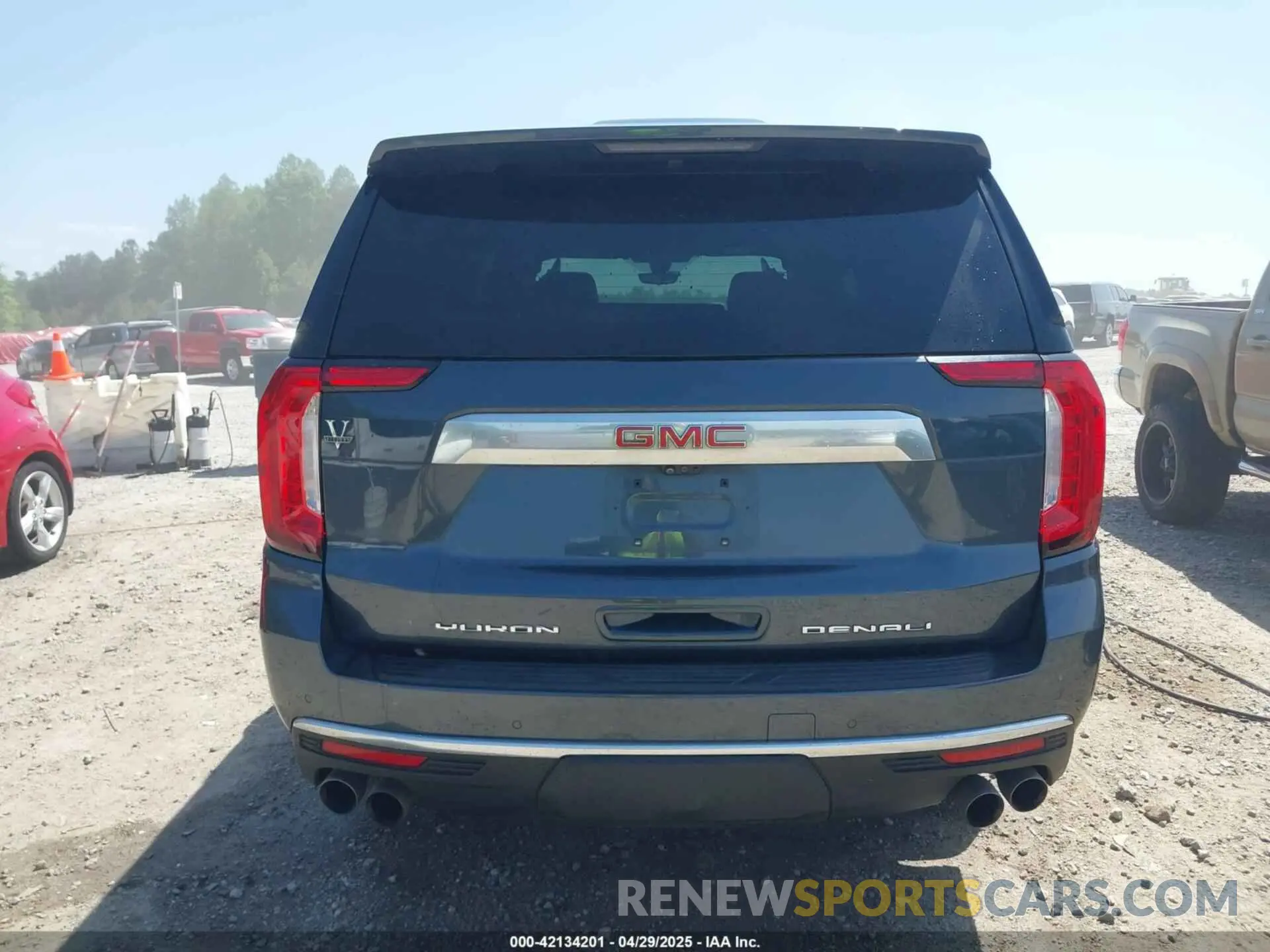 16 fotografías del automóvil dañado 1GKS2JKLXMR318861 GMC YUKON XL 2021