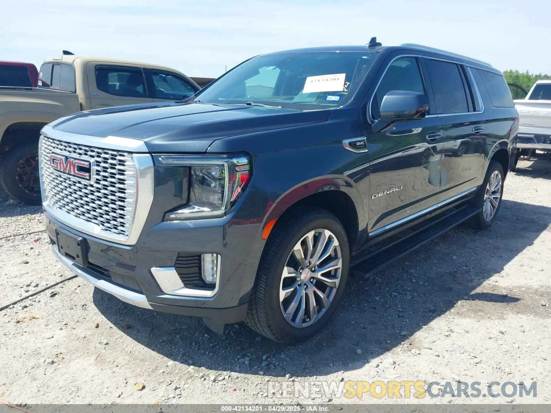 2 fotografías del automóvil dañado 1GKS2JKLXMR318861 GMC YUKON XL 2021