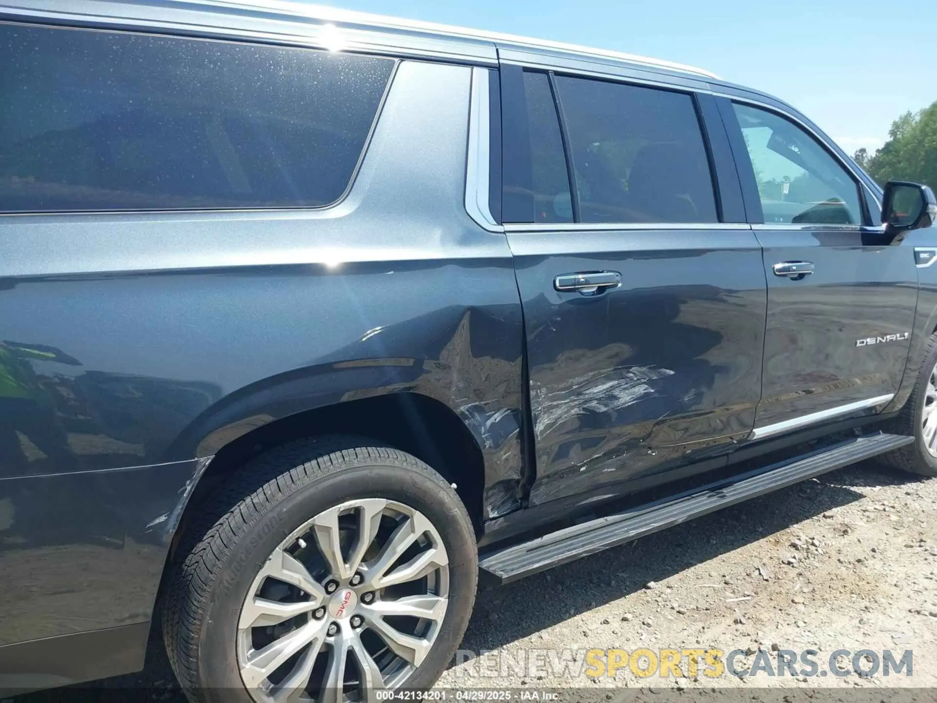 6 fotografías del automóvil dañado 1GKS2JKLXMR318861 GMC YUKON XL 2021
