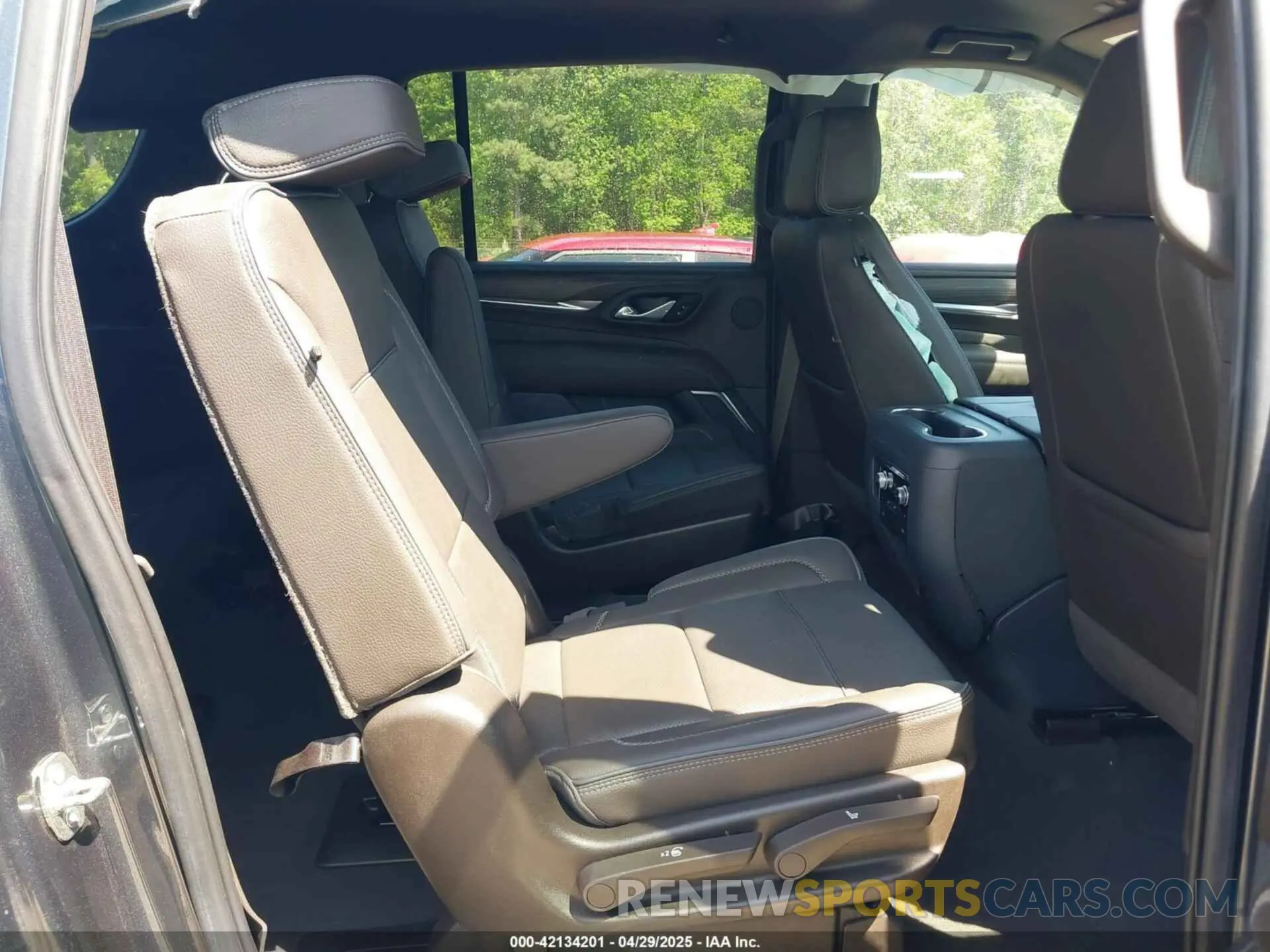8 fotografías del automóvil dañado 1GKS2JKLXMR318861 GMC YUKON XL 2021