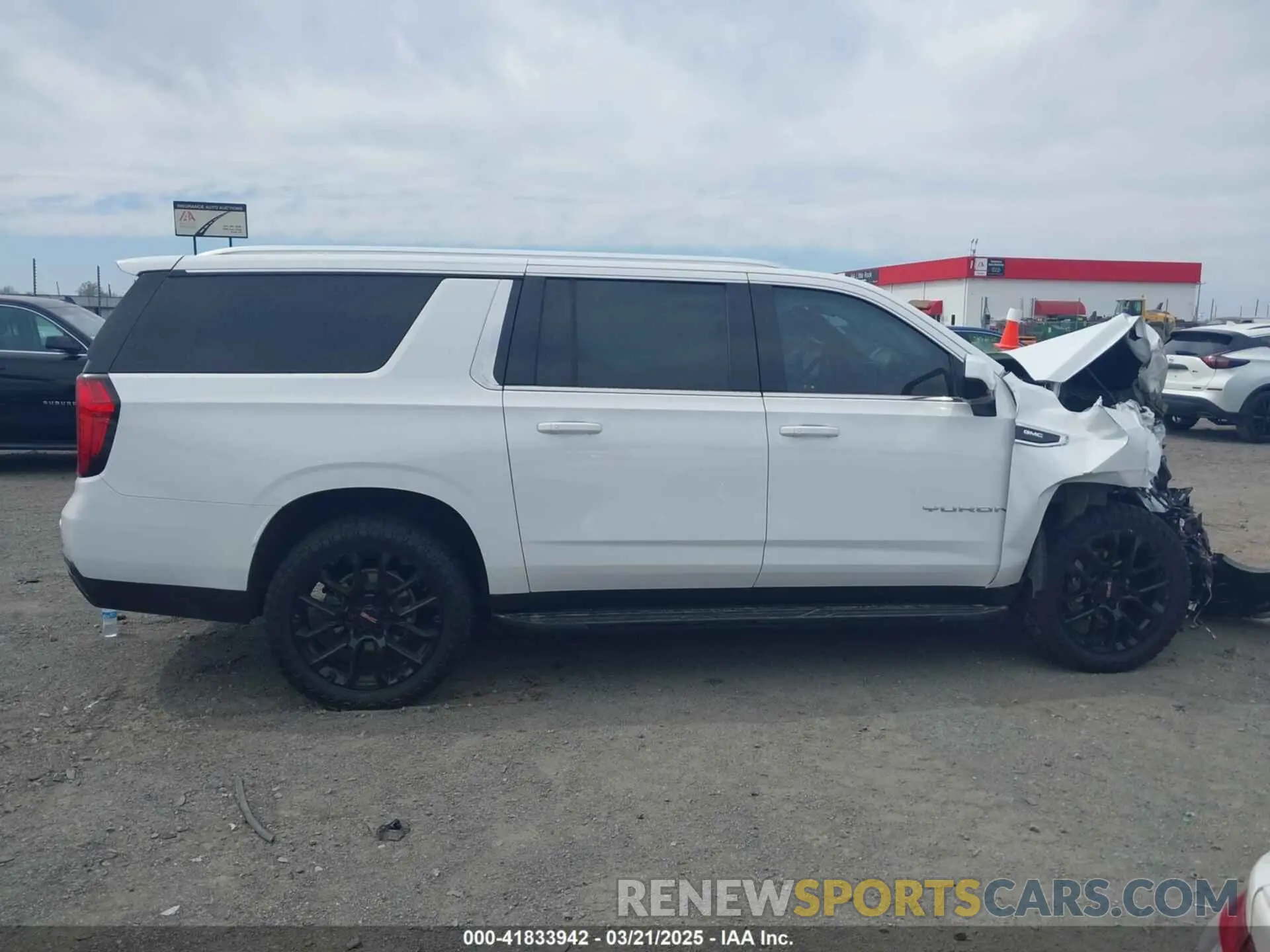14 fotografías del automóvil dañado 1GKS1FKD3NR208664 GMC YUKON XL 2022