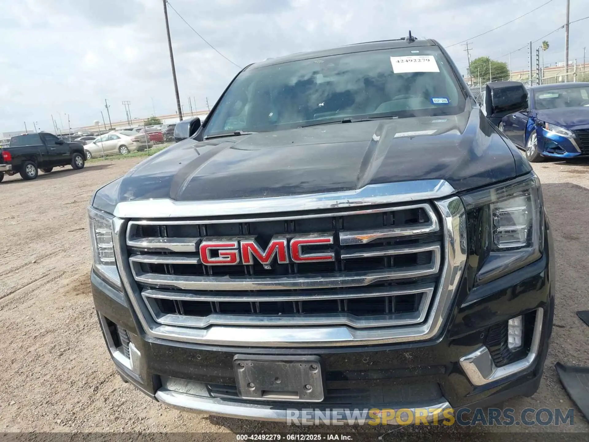 12 fotografías del automóvil dañado 1GKS1GKD2NR195914 GMC YUKON XL 2022