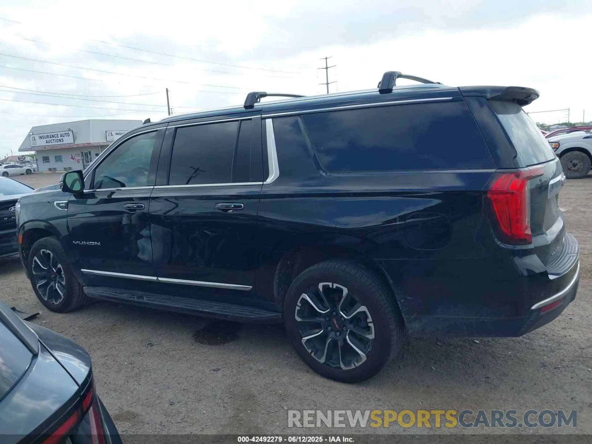 14 fotografías del automóvil dañado 1GKS1GKD2NR195914 GMC YUKON XL 2022