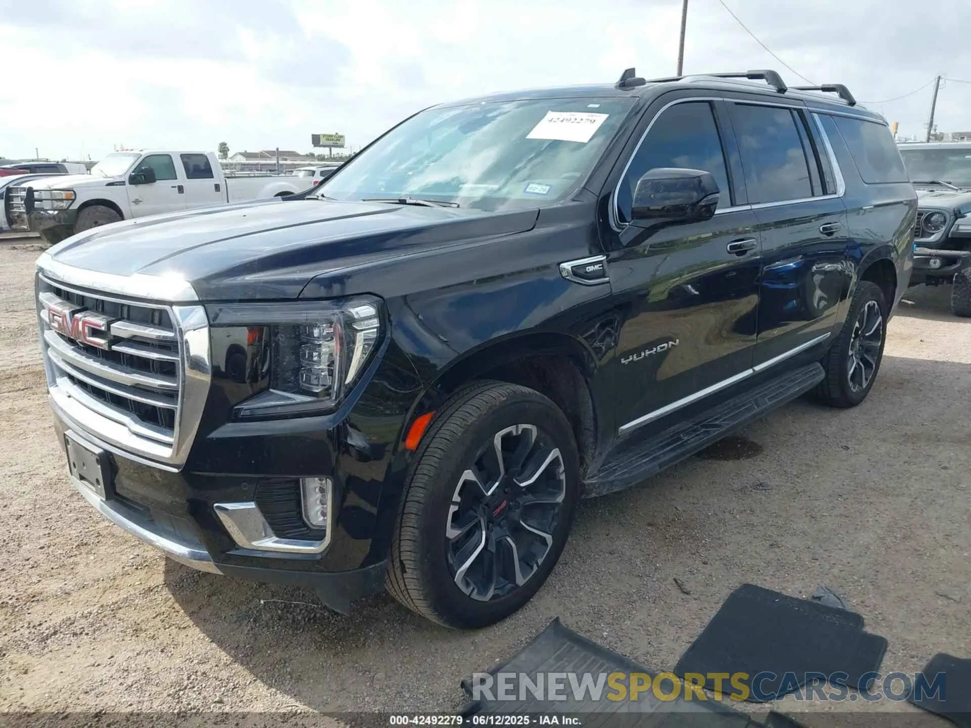 2 fotografías del automóvil dañado 1GKS1GKD2NR195914 GMC YUKON XL 2022