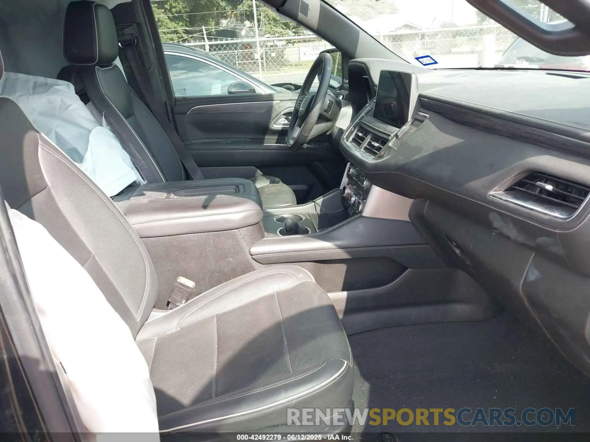5 fotografías del automóvil dañado 1GKS1GKD2NR195914 GMC YUKON XL 2022