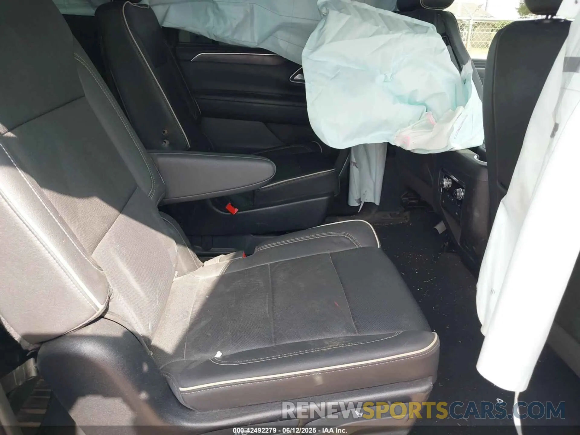 8 fotografías del automóvil dañado 1GKS1GKD2NR195914 GMC YUKON XL 2022