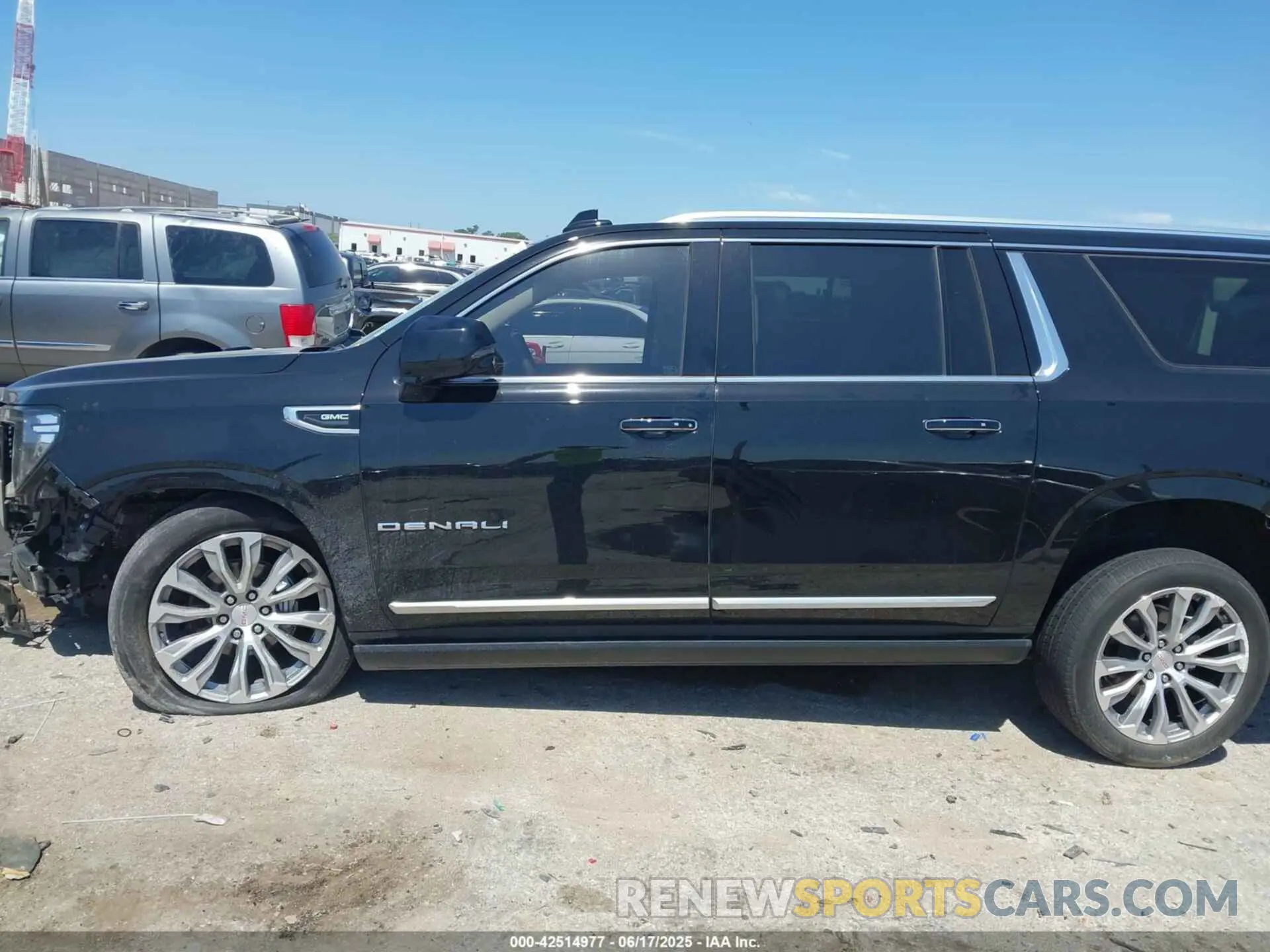 14 fotografías del automóvil dañado 1GKS1JKL1NR239311 GMC YUKON XL 2022