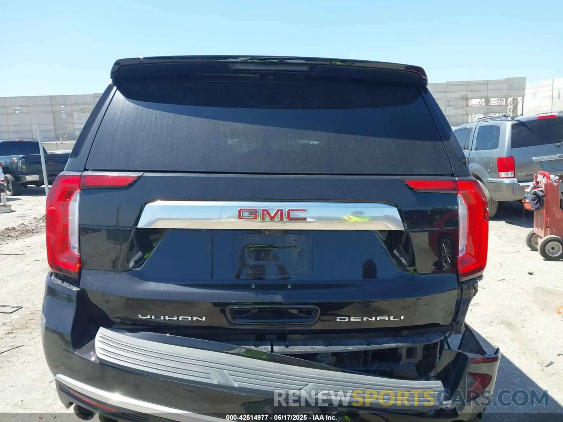 16 fotografías del automóvil dañado 1GKS1JKL1NR239311 GMC YUKON XL 2022