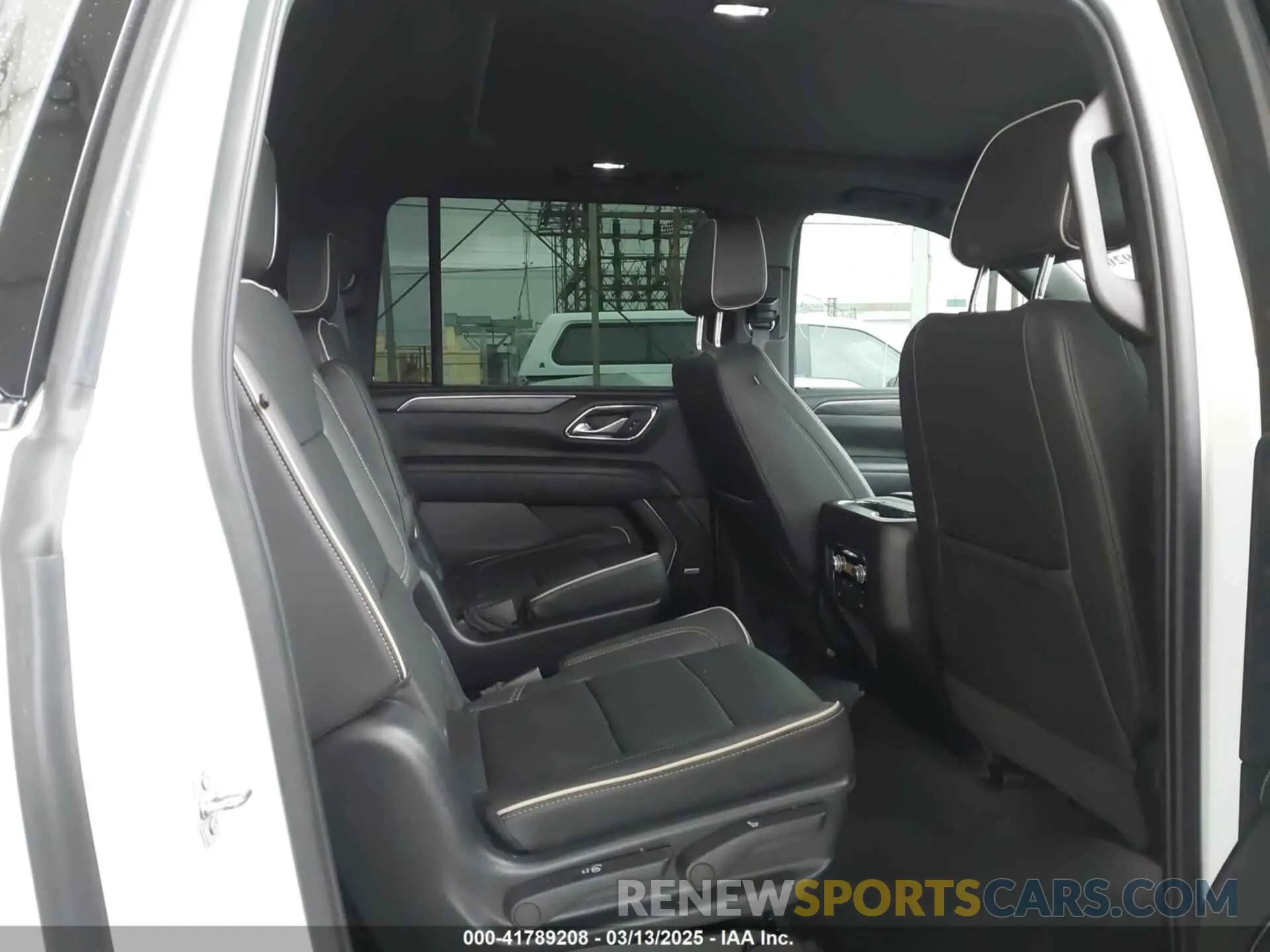 8 fotografías del automóvil dañado 1GKS2GKD6NR328395 GMC YUKON XL 2022
