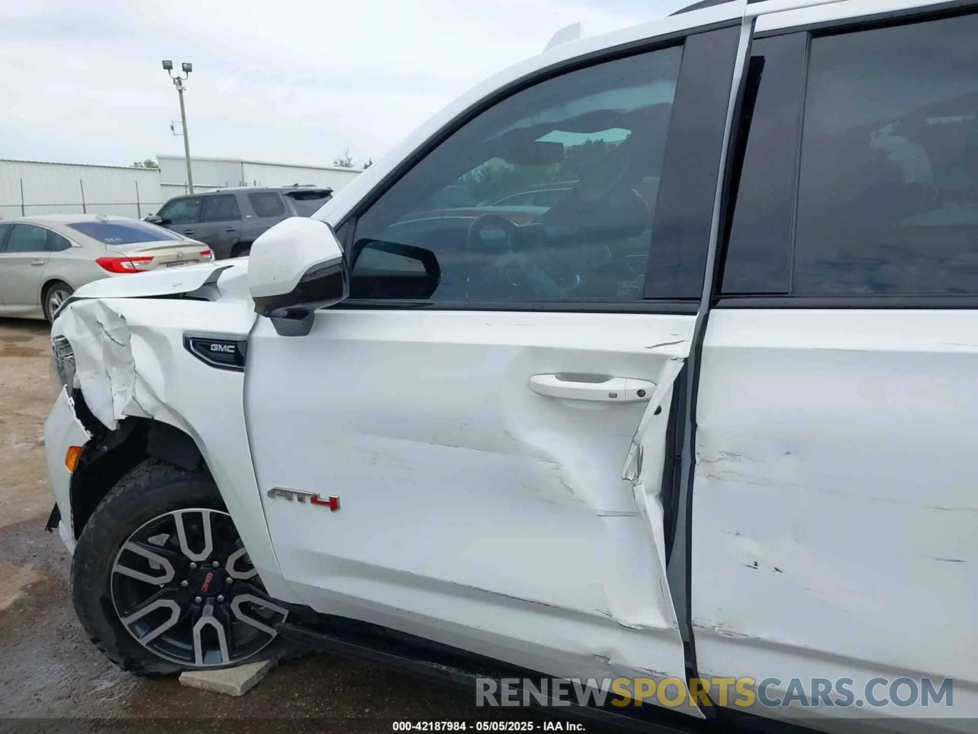 6 fotografías del automóvil dañado 1GKS2HKL4NR150032 GMC YUKON XL 2022