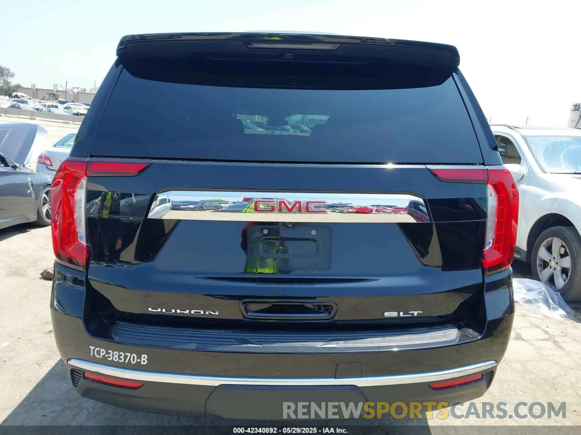 16 fotografías del automóvil dañado 1GKS1GKD7PR155430 GMC YUKON XL 2023