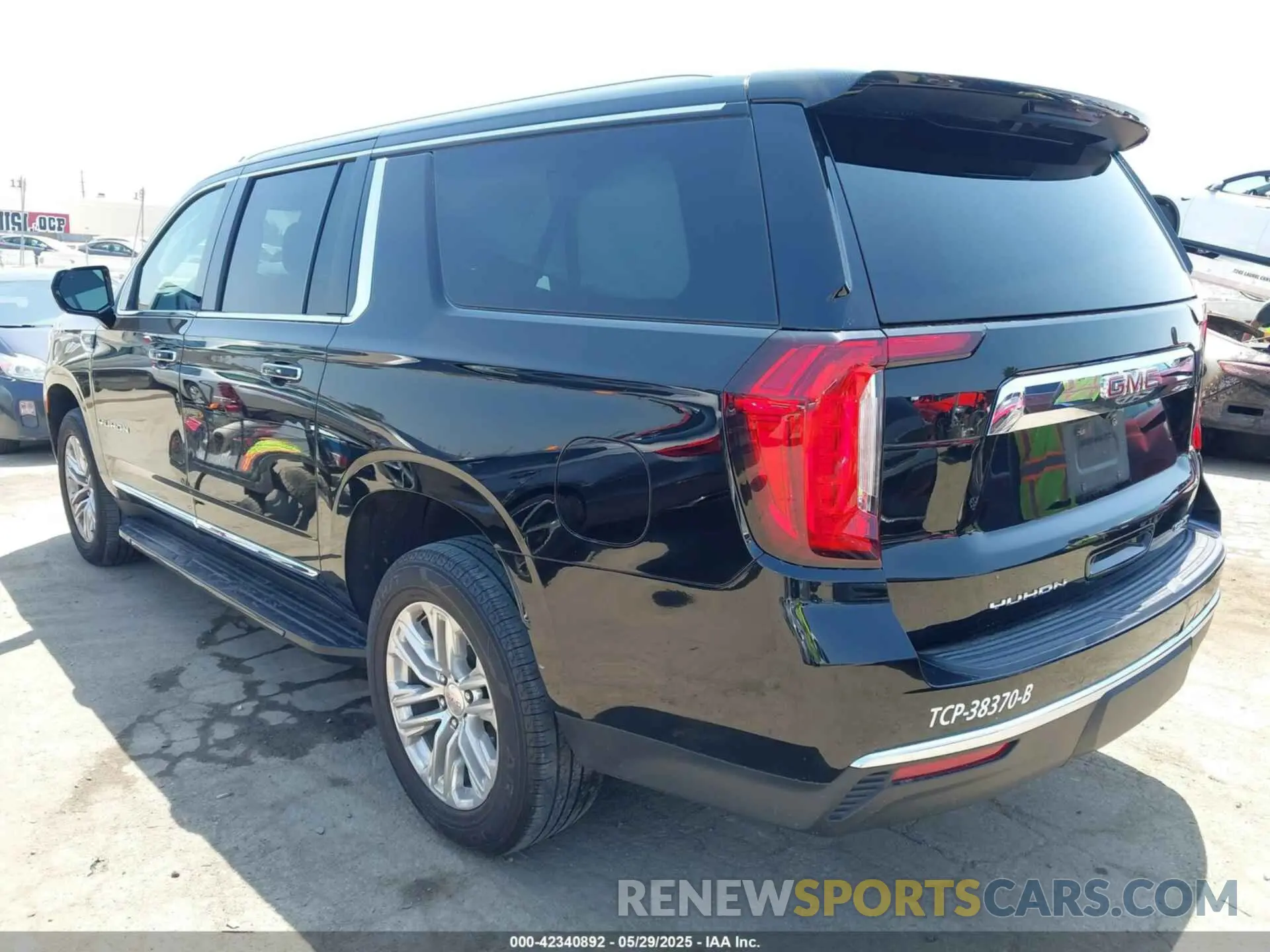 3 fotografías del automóvil dañado 1GKS1GKD7PR155430 GMC YUKON XL 2023
