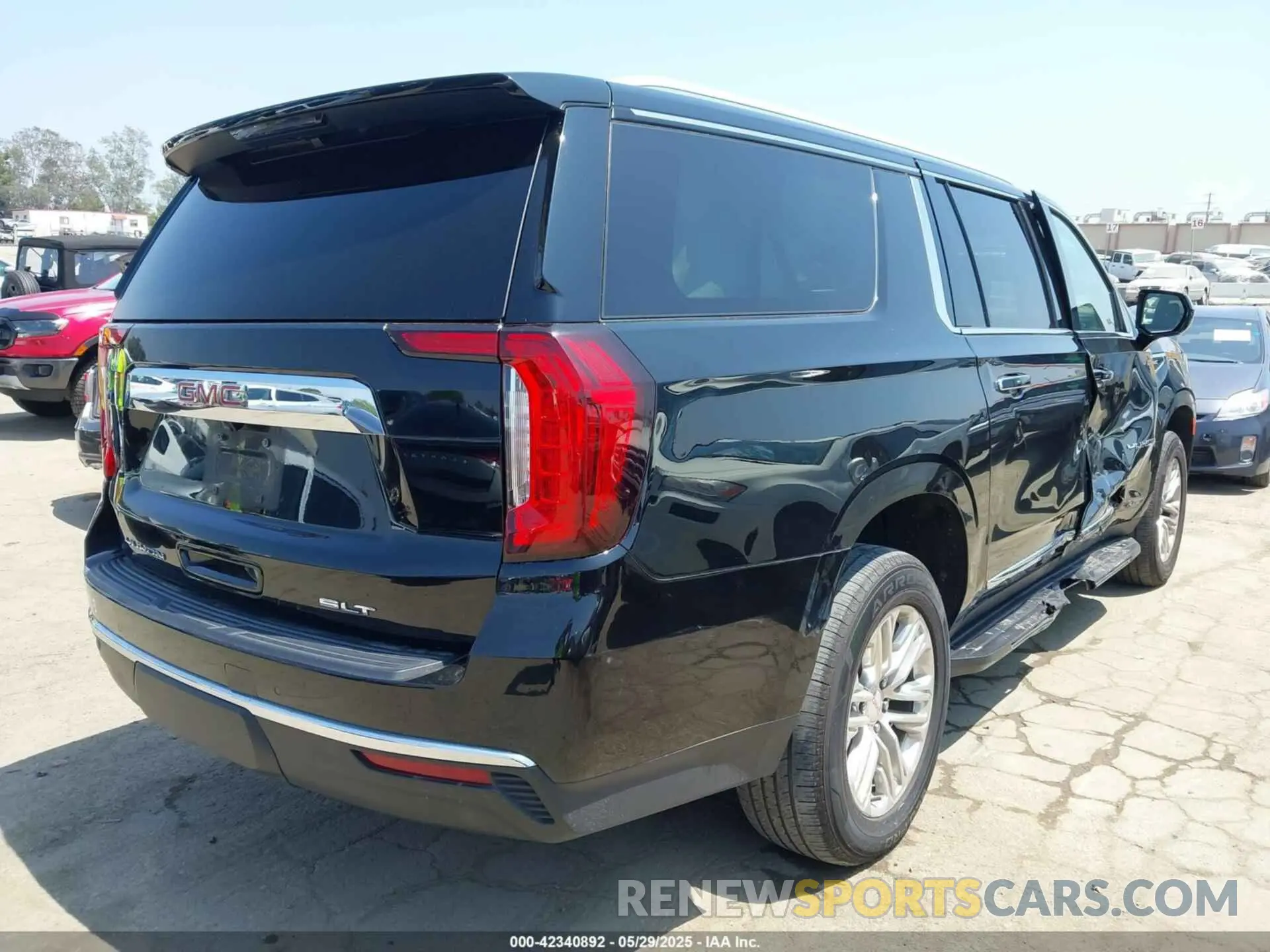 4 fotografías del automóvil dañado 1GKS1GKD7PR155430 GMC YUKON XL 2023