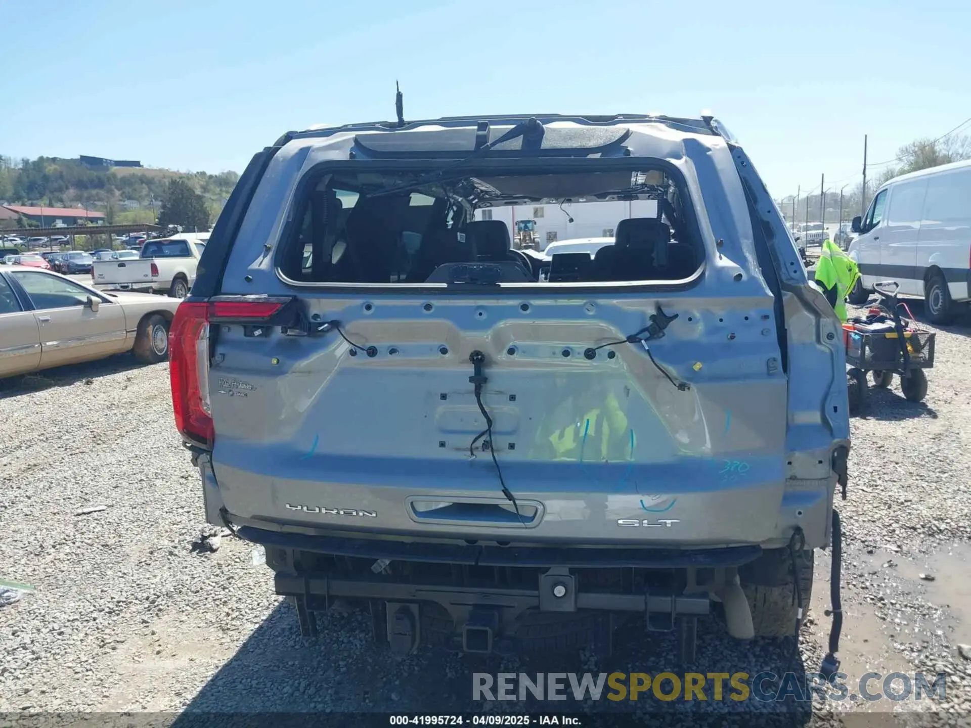 17 fotografías del automóvil dañado 1GKS2GKD1PR386708 GMC YUKON XL 2023