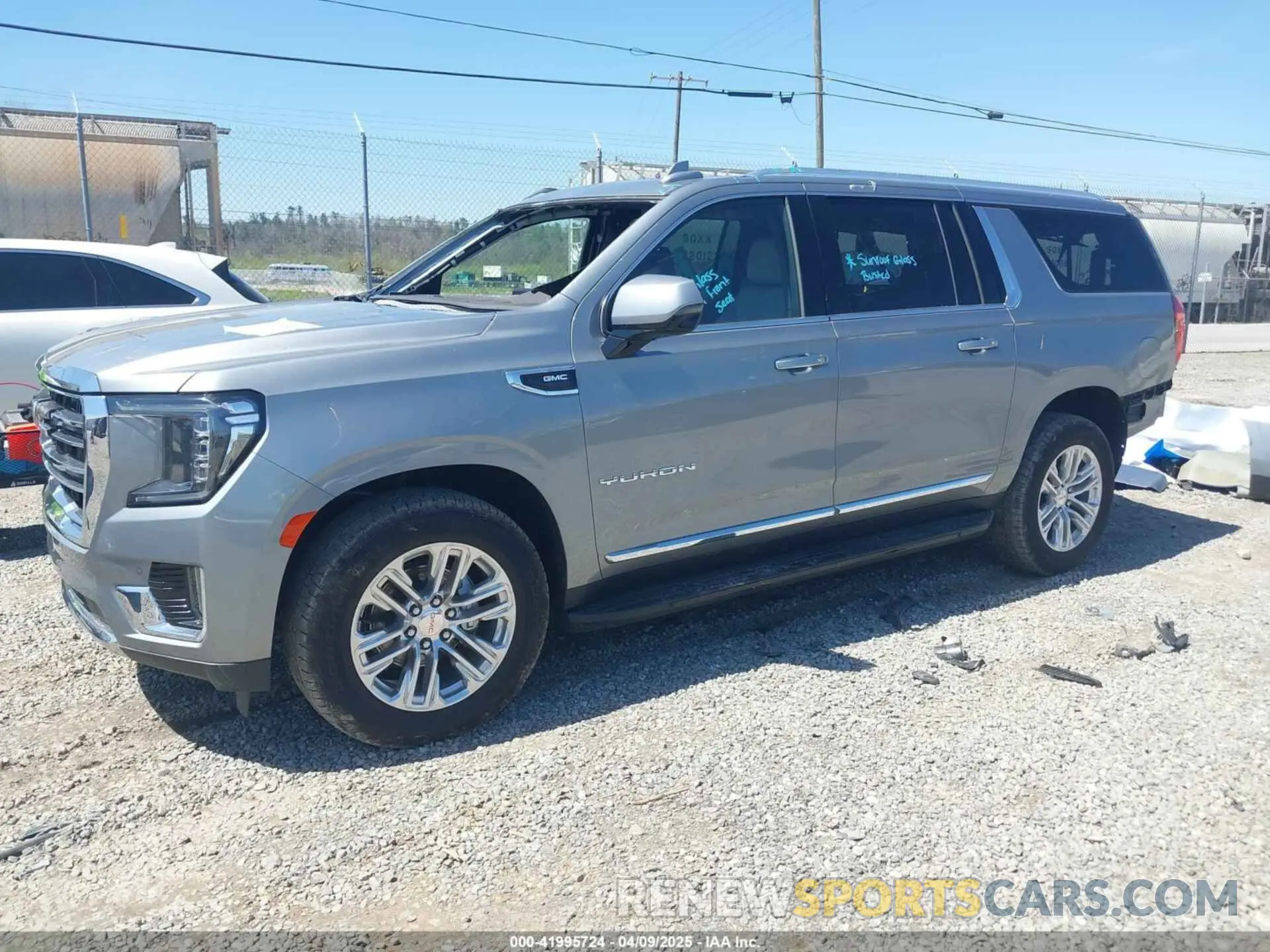 2 fotografías del automóvil dañado 1GKS2GKD1PR386708 GMC YUKON XL 2023