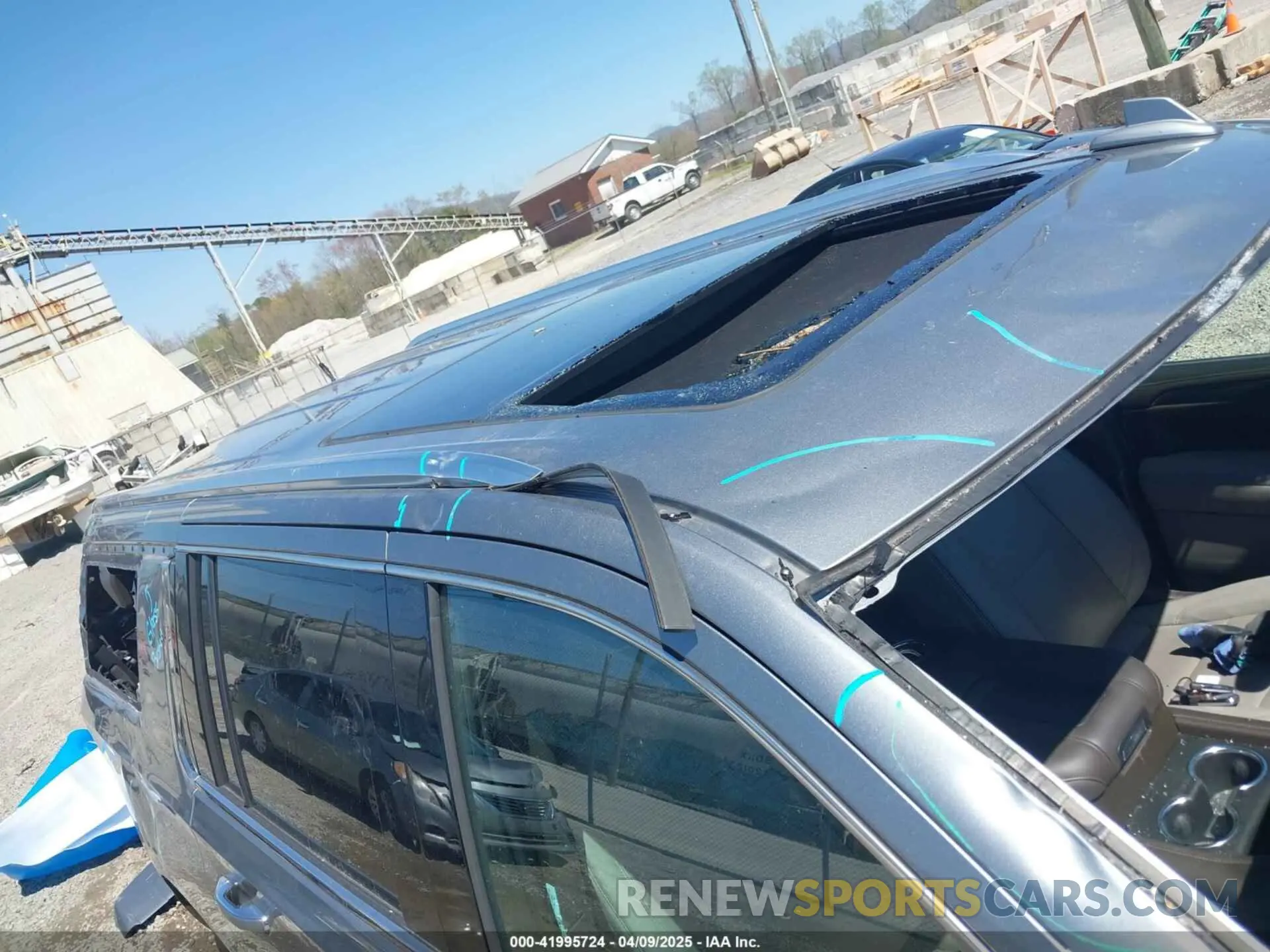 20 fotografías del automóvil dañado 1GKS2GKD1PR386708 GMC YUKON XL 2023