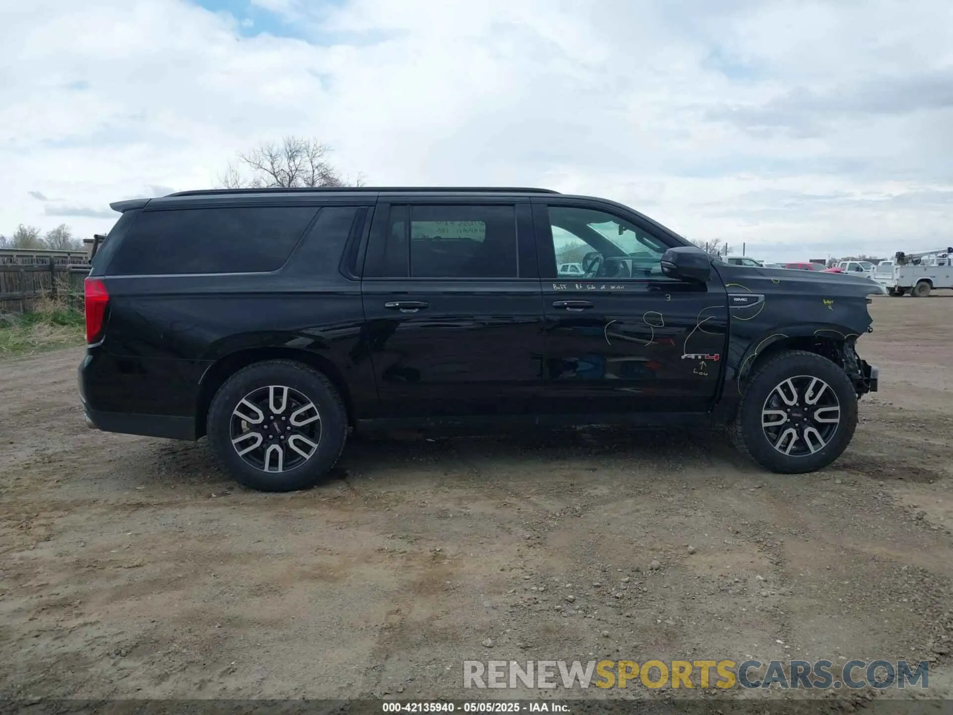14 fotografías del automóvil dañado 1GKS2HKL8PR235216 GMC YUKON XL 2023