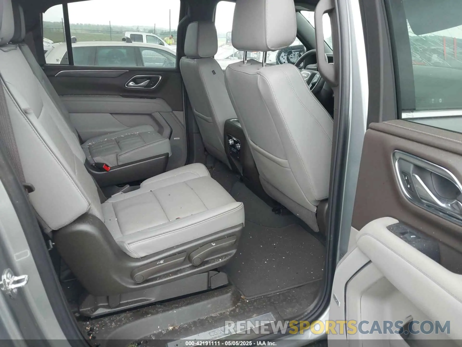 8 fotografías del automóvil dañado 1GKS2GKT6RR331584 GMC YUKON XL 2024