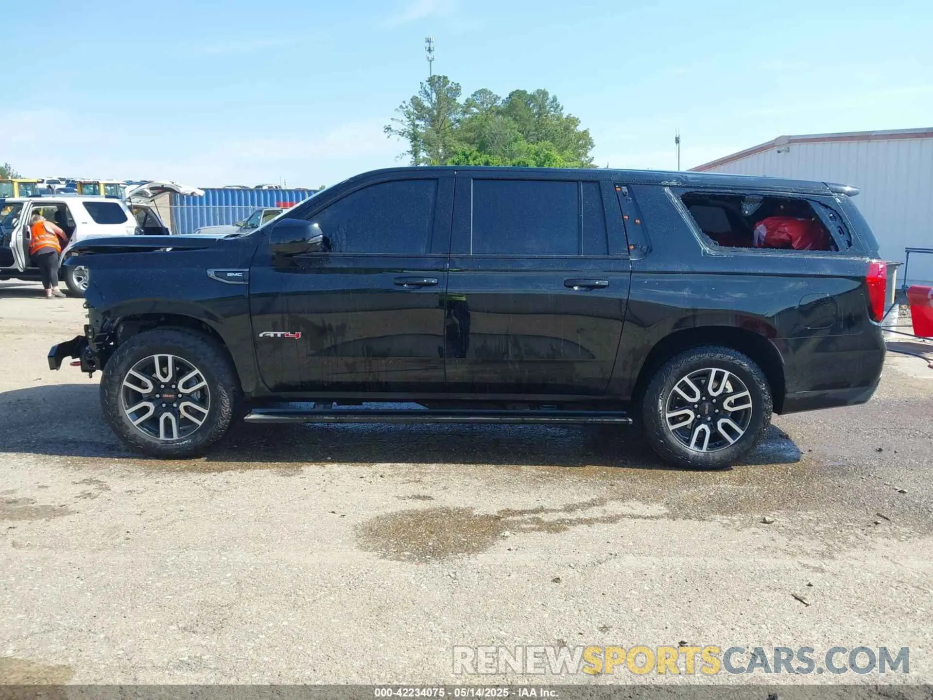 15 fotografías del automóvil dañado 1GKS2HKD1RR315789 GMC YUKON XL 2024