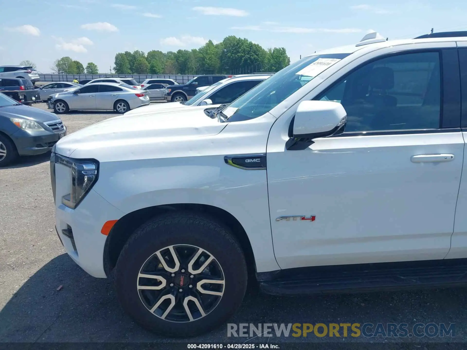 12 fotografías del automóvil dañado 1GKS2HKD1RR344757 GMC YUKON XL 2024