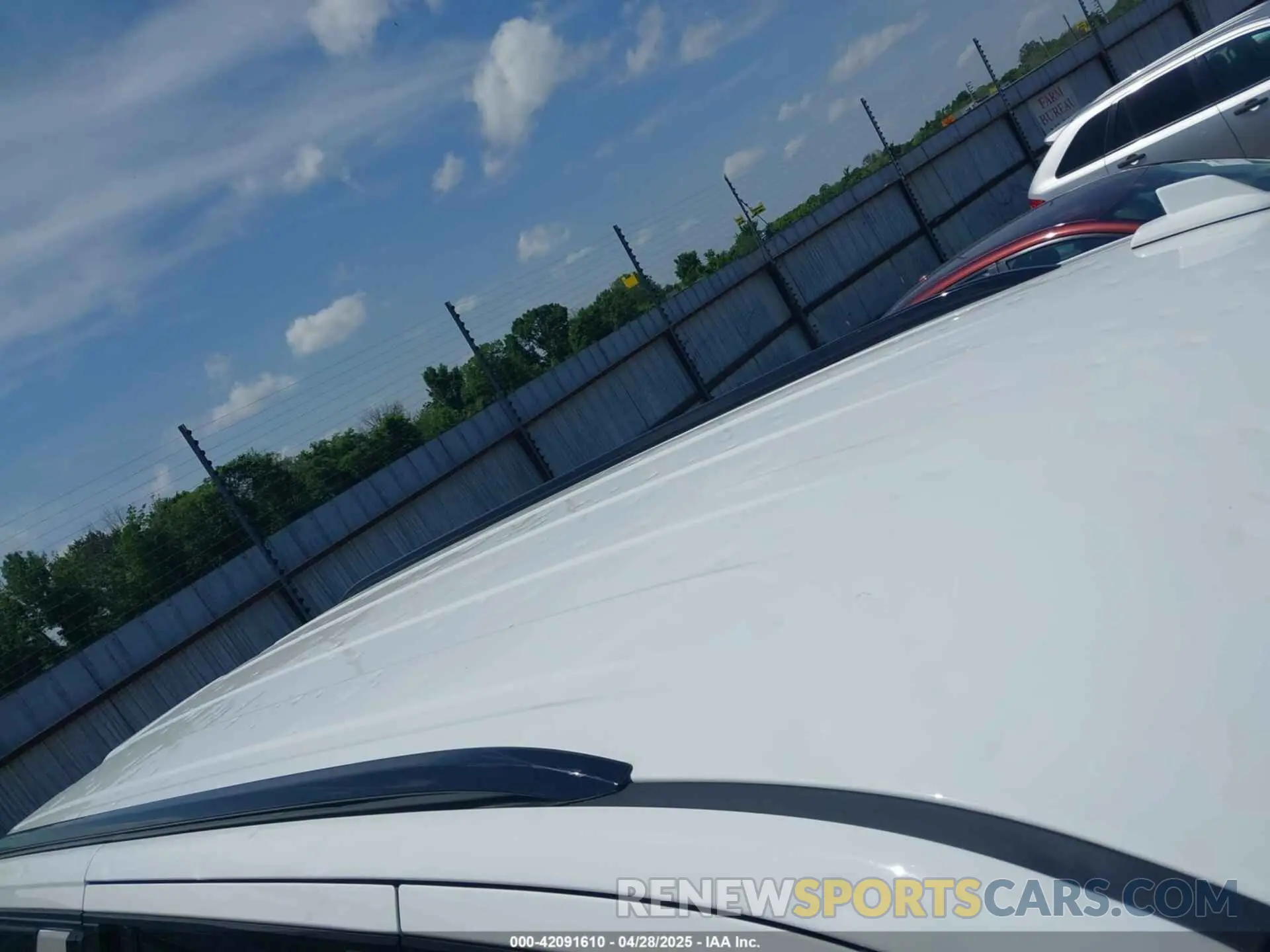 16 fotografías del automóvil dañado 1GKS2HKD1RR344757 GMC YUKON XL 2024