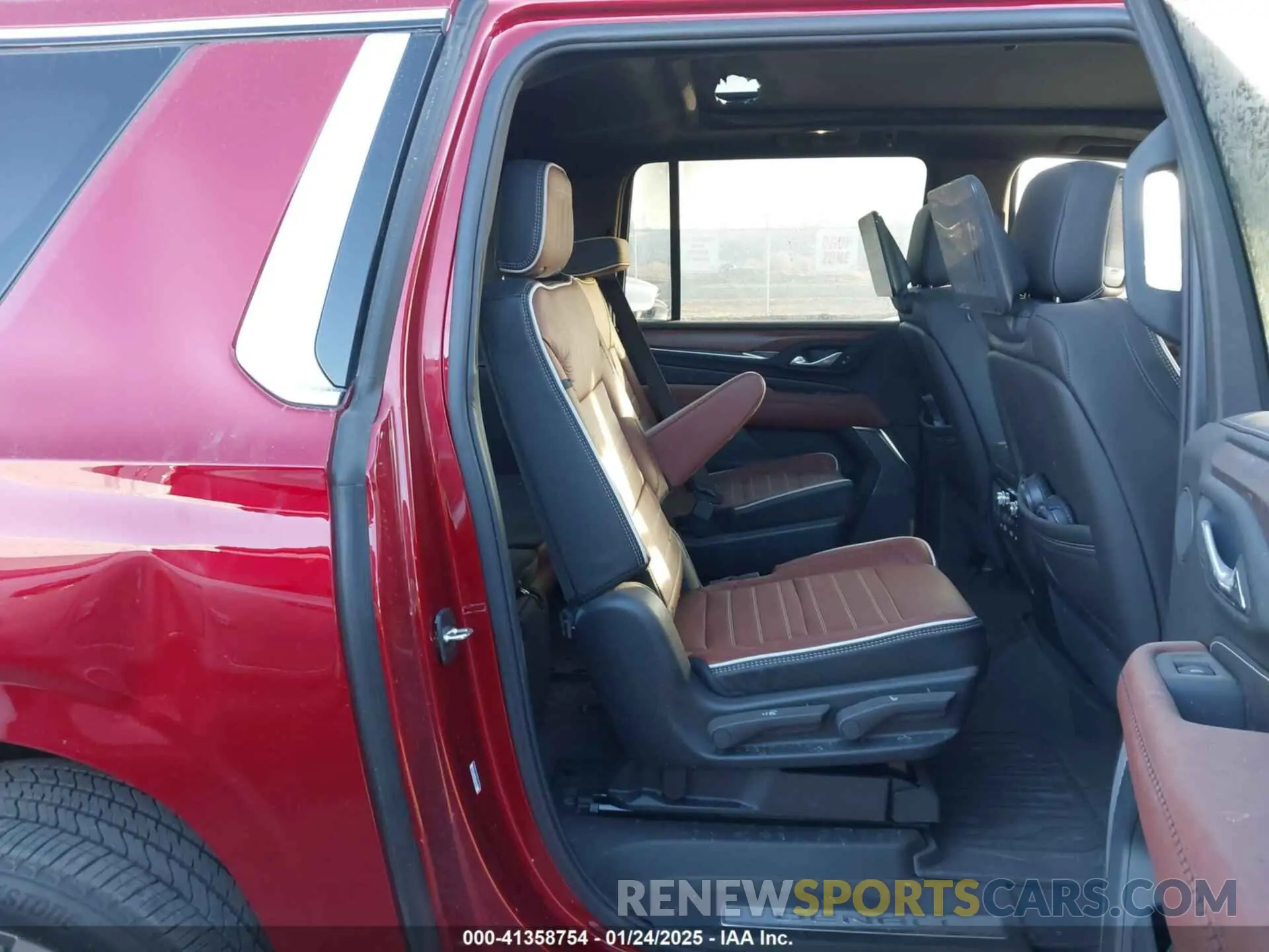 8 fotografías del automóvil dañado 1GKS2KKL6RR354284 GMC YUKON XL 2024
