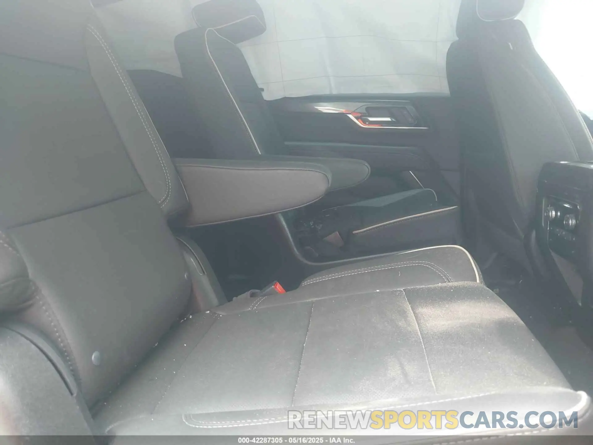 8 fotografías del automóvil dañado 1GKS1GRD1SR238625 GMC YUKON XL 2025