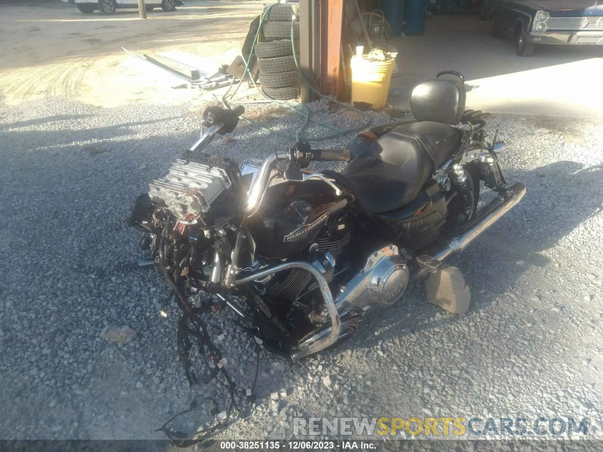 2 fotografías del automóvil dañado 1HD1KBC14PB607580 HARLEY-DAVIDSON FLHX 2023