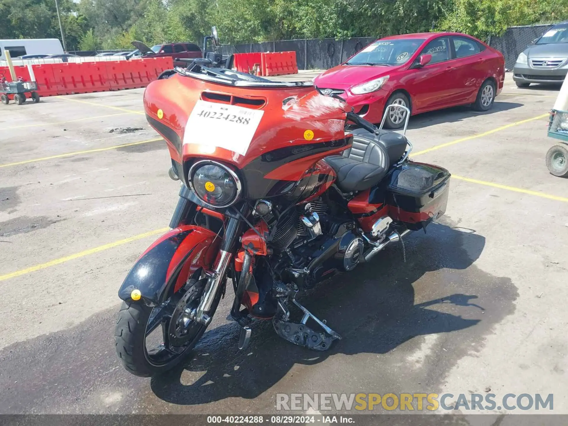 2 fotografías del automóvil dañado 1HD1PXF13HB958704 HARLEY-DAVIDSON FLHXSE 2017