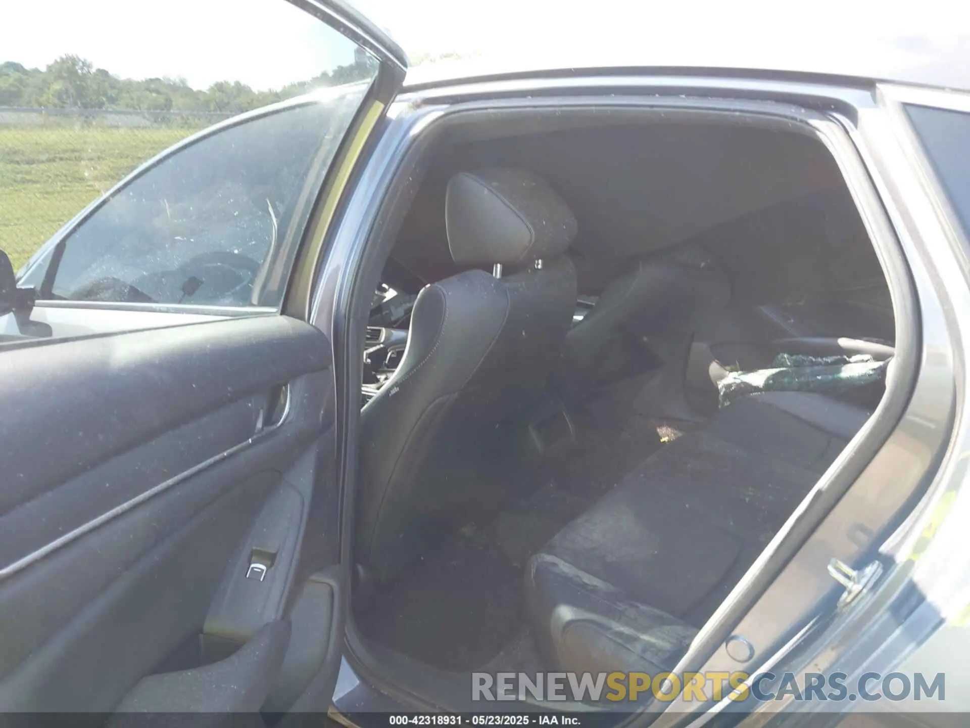 8 fotografías del automóvil dañado 1HGCV1E3XKA166905 HONDA ACCORD 2019