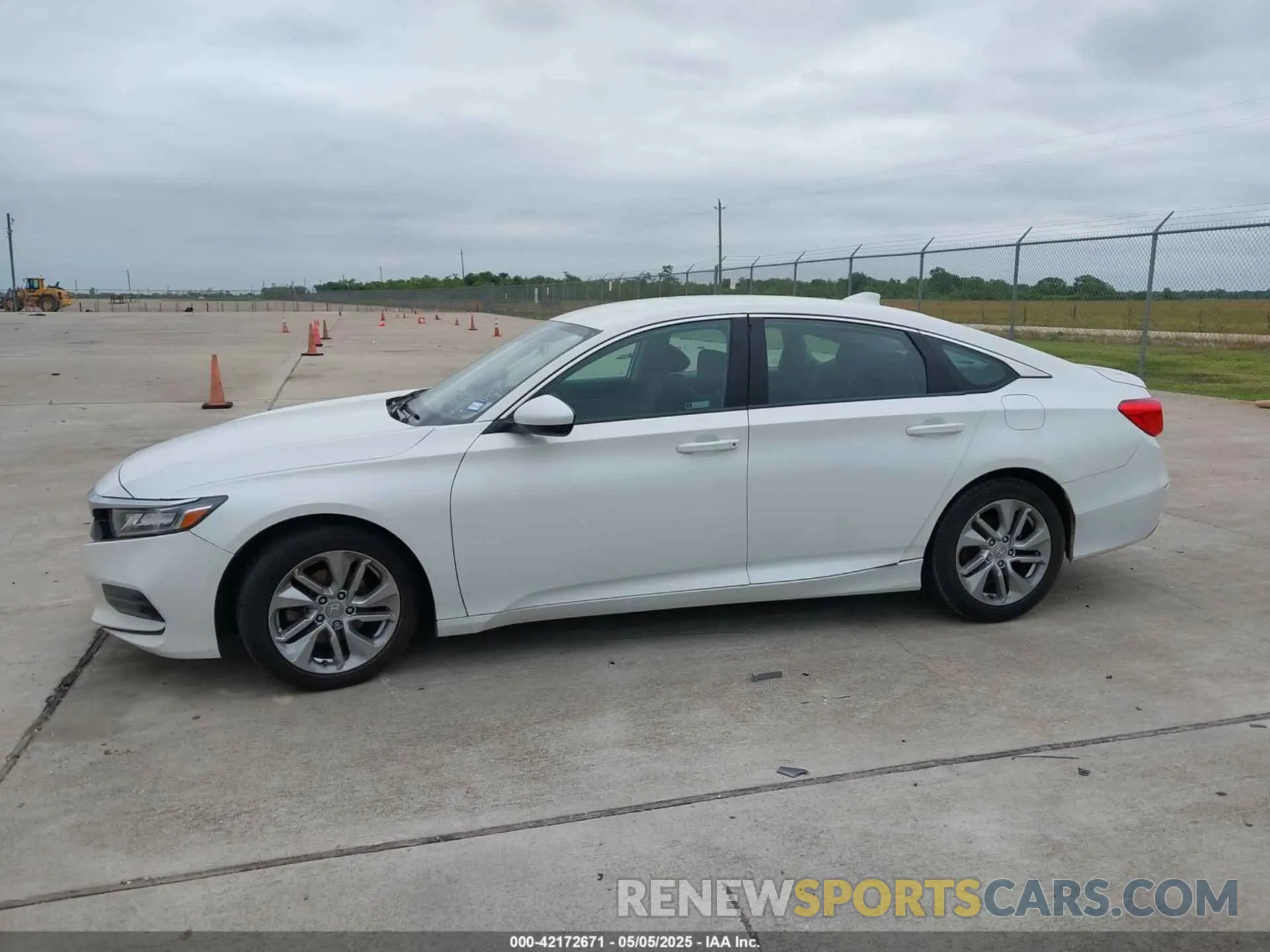 13 fotografías del automóvil dañado 1HGCV1F10KA046253 HONDA ACCORD 2019