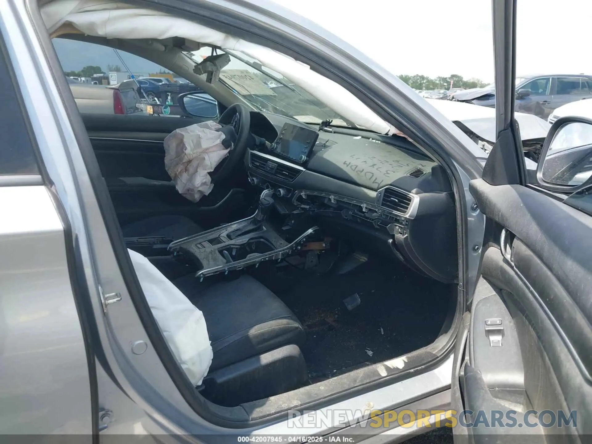 5 fotografías del automóvil dañado 1HGCV1F10KA135918 HONDA ACCORD 2019