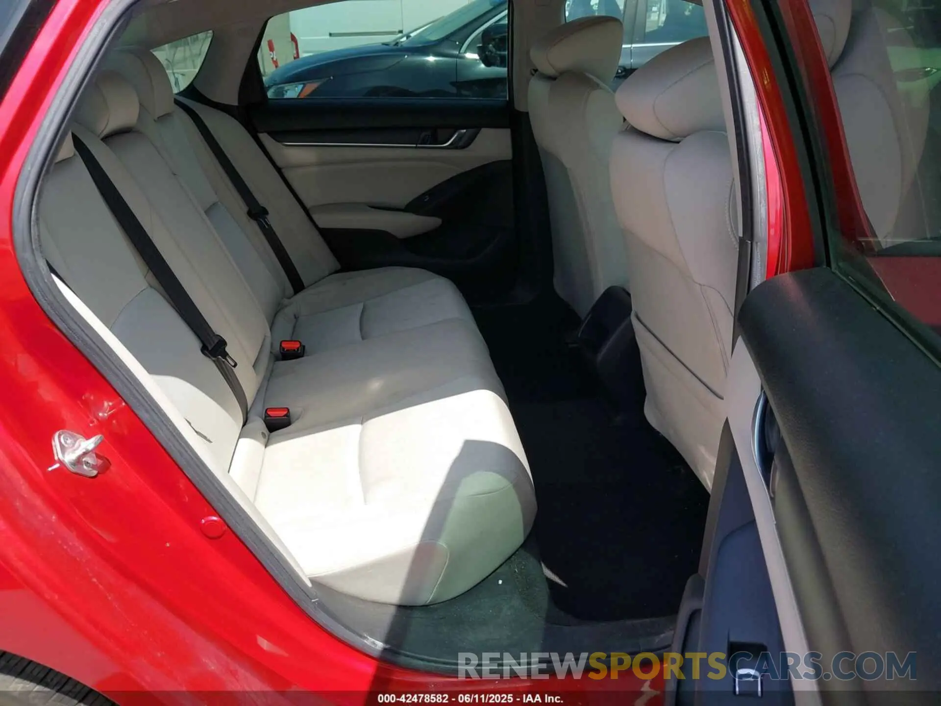 8 fotografías del automóvil dañado 1HGCV1F11KA074532 HONDA ACCORD 2019