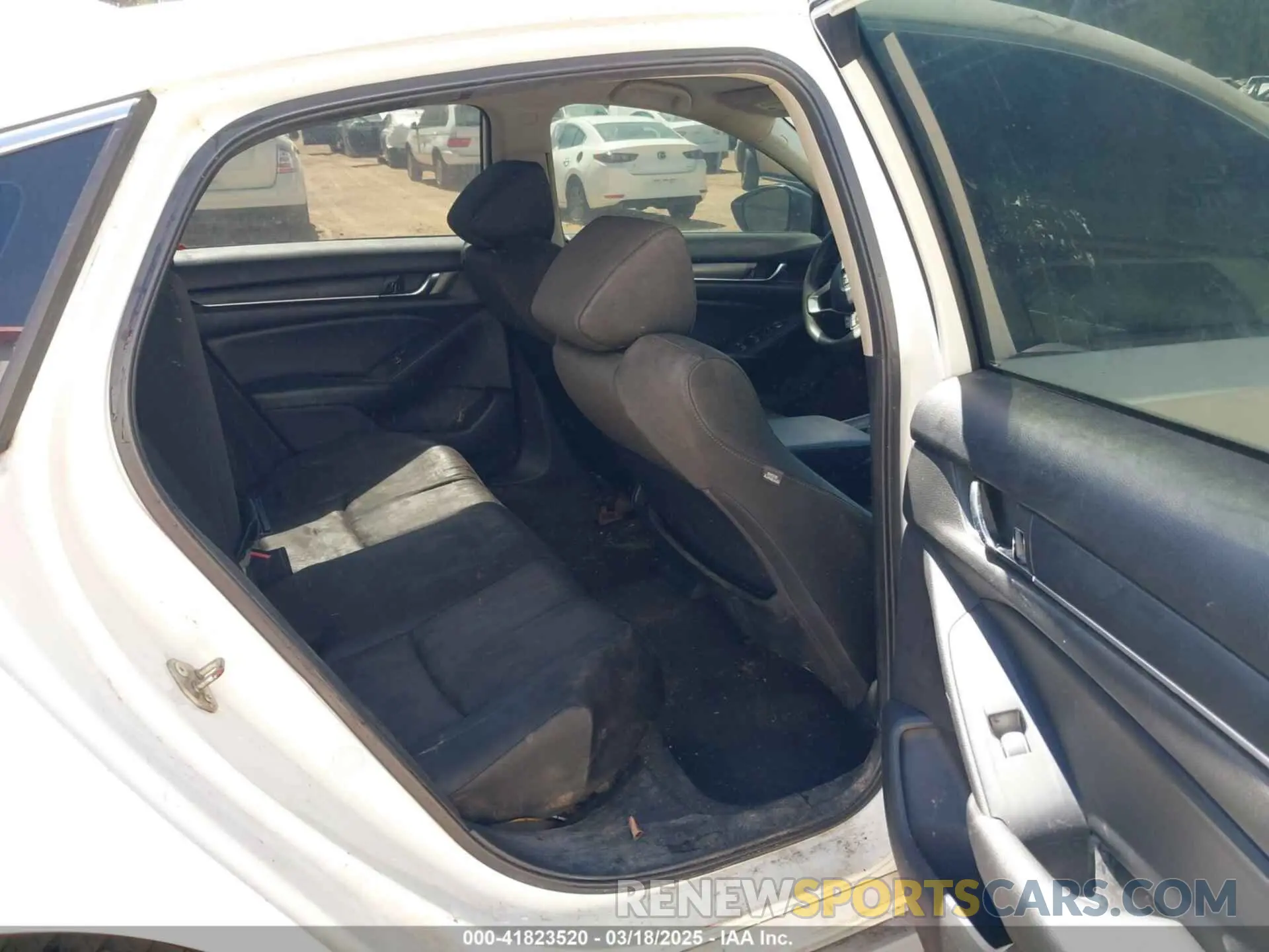 8 fotografías del automóvil dañado 1HGCV1F12KA117517 HONDA ACCORD 2019