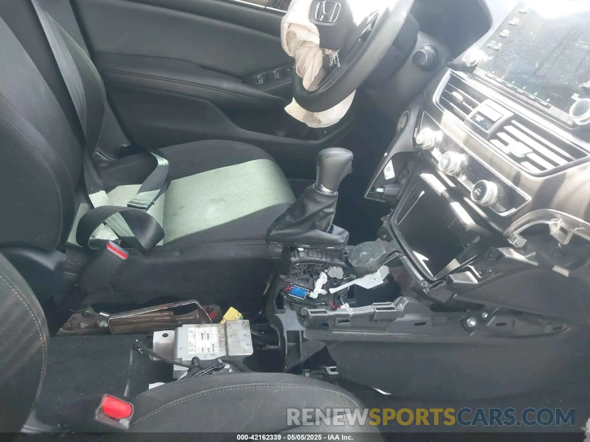 17 fotografías del automóvil dañado 1HGCV1F12KA130655 HONDA ACCORD 2019