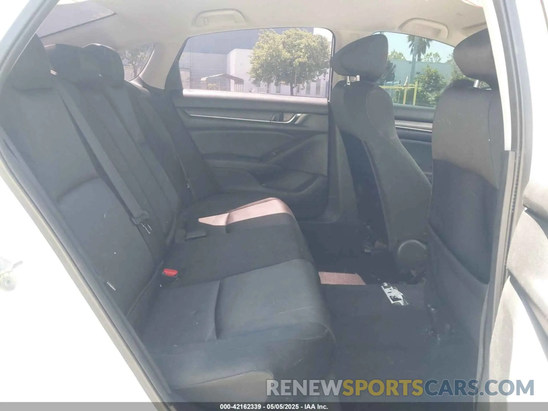 8 fotografías del automóvil dañado 1HGCV1F12KA130655 HONDA ACCORD 2019